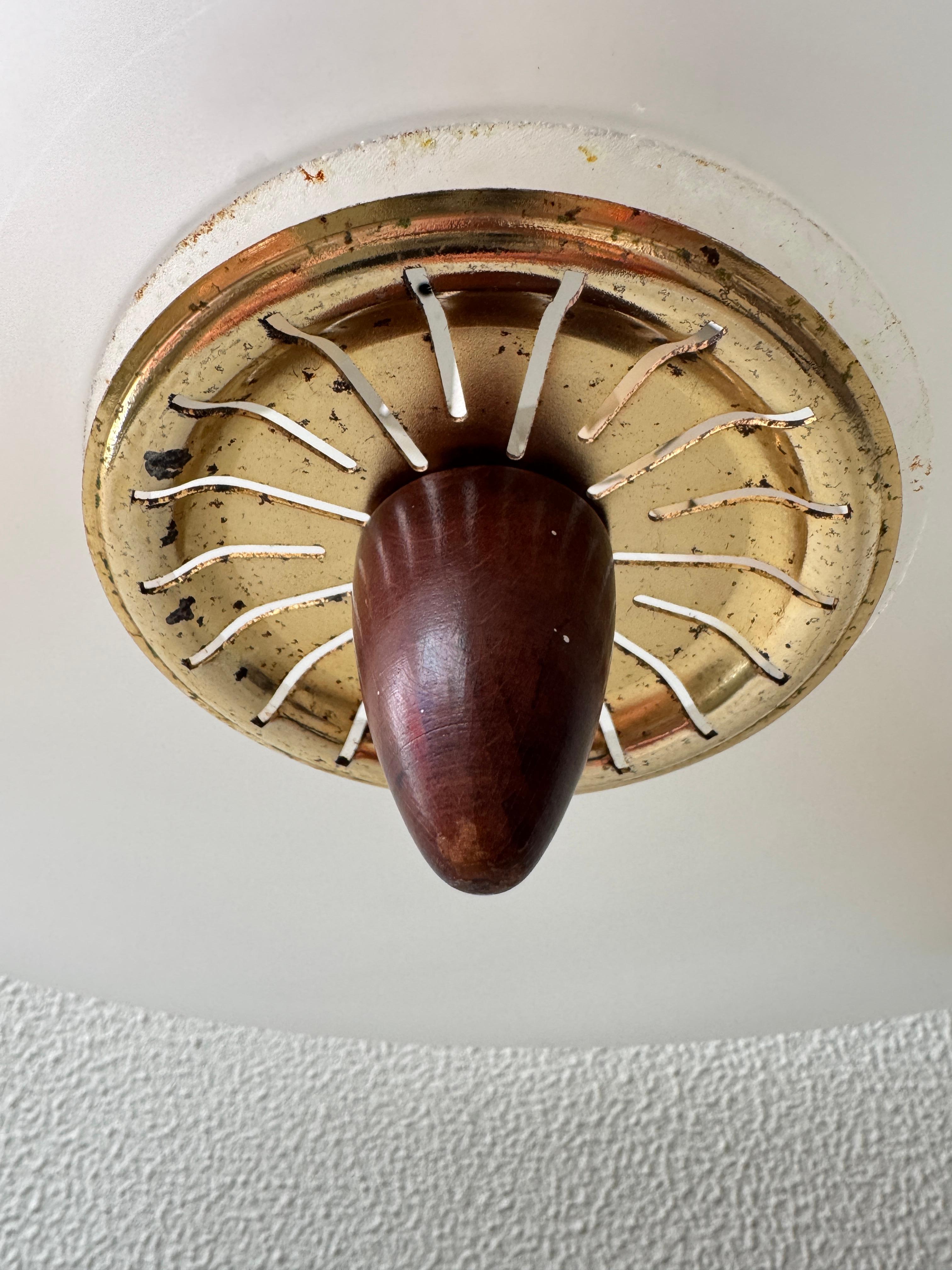 Fine XX secolo Lamiprogetti BAJA Lampada a sospensione in ottone e teak con vetro satinato Italia anni '80 in vendita