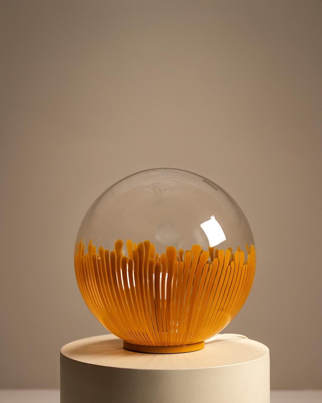 Designed during a pivotal era for Venini, this ‘Model 831’ table lamp captures the innovation and clarity of vision that defined Ludovico Diaz de Santillana’s work. Created in the 1960s, this model holds its place among the more experimental pieces