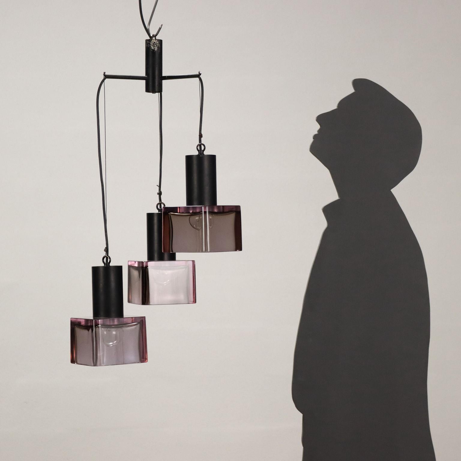 Lamp with 3 pendants, attributable to Seguso production; glass, lacquered aluminium.