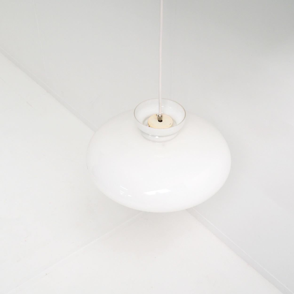 Mid-Century Modern Lamp B-1008, or ‘The Bowl’, by Raak Amsterdam For Sale