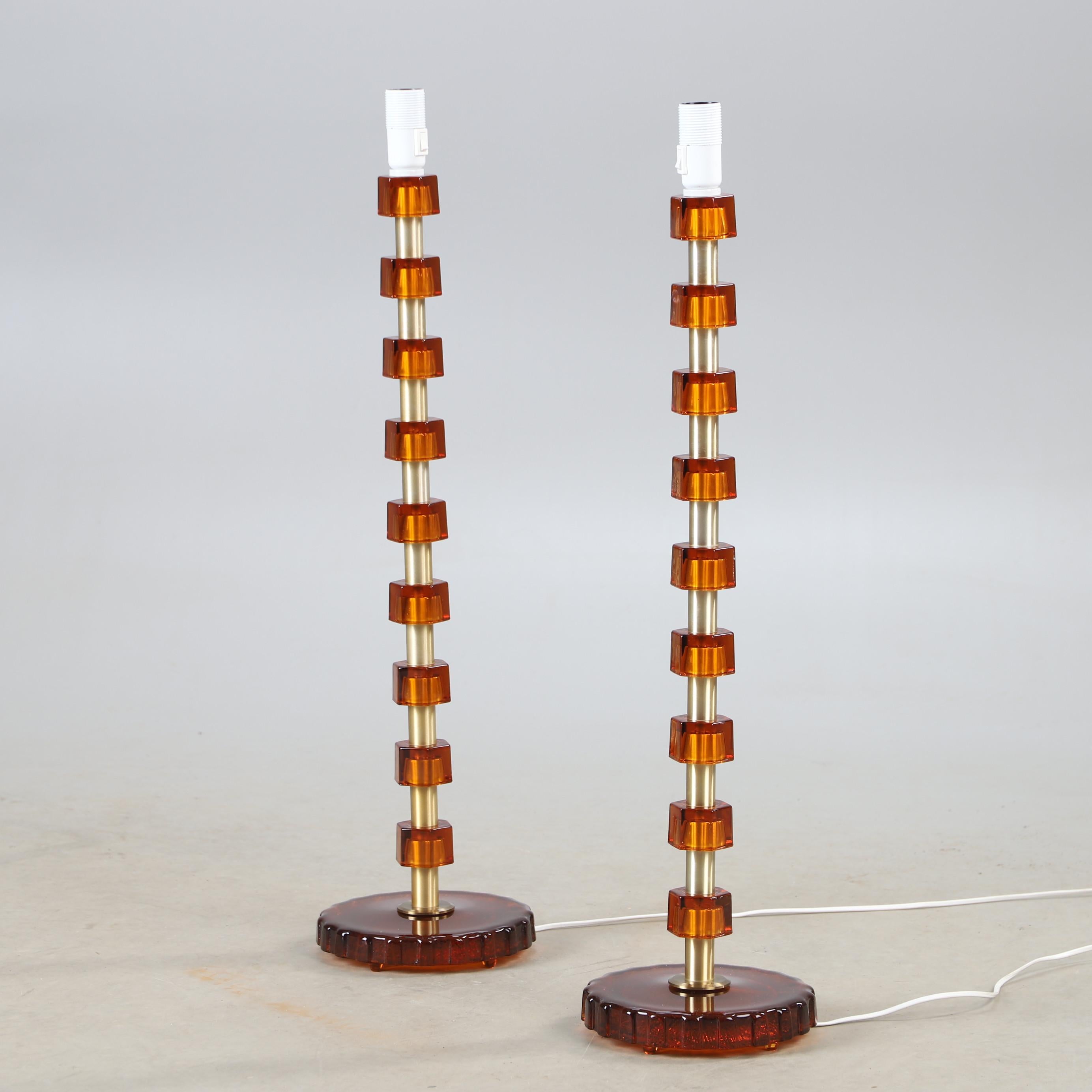 Nybro Armaturfabrik Floor lamps amber Cast Glass & Brass Signed Sweden 1960 For Sale 2