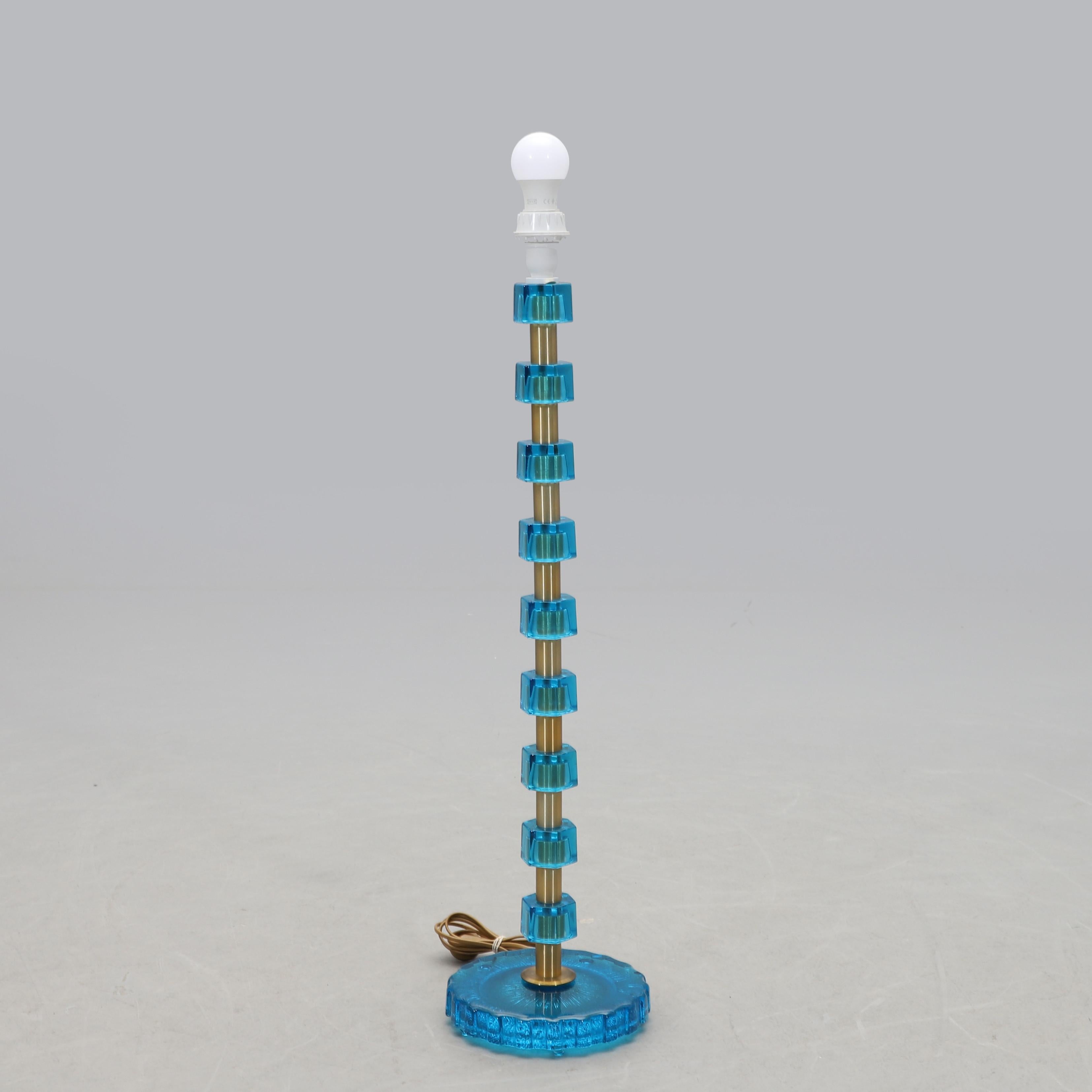 Lampada di Nybro Armaturfabrik  Vetro fuso e ottone blu  Firmato Svezia 1960 In condizioni buone in vendita a Paris, FR