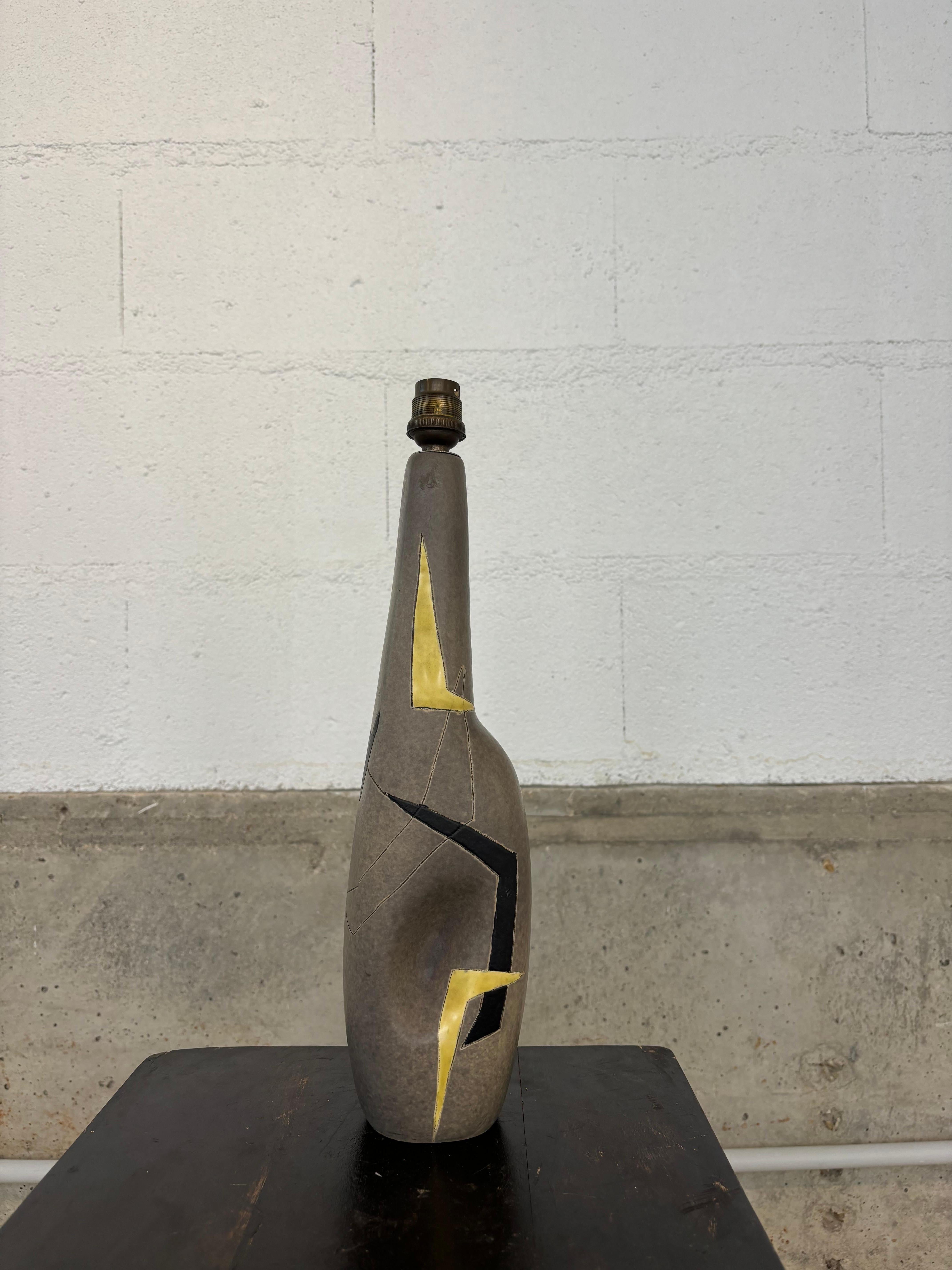 Jolie lampe à emaux jaune, gros et Noir par Peter et Denise Orlando. 