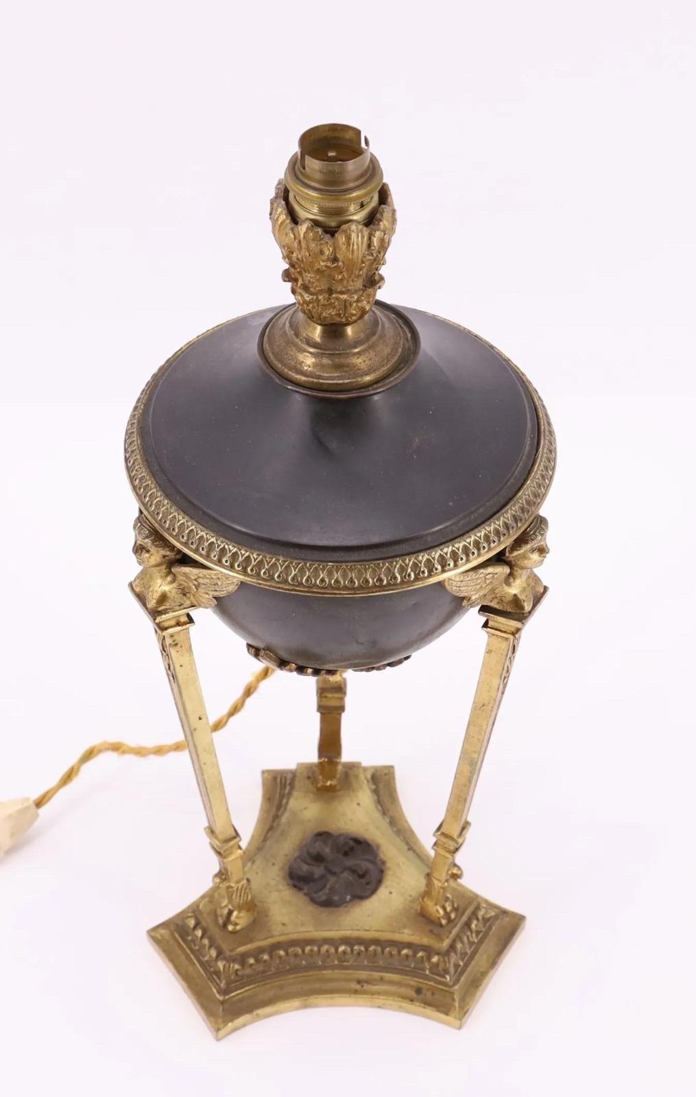 French Lamp - Cassolette - Oil lamp - Empire style - Bronze - 19th France For Sale