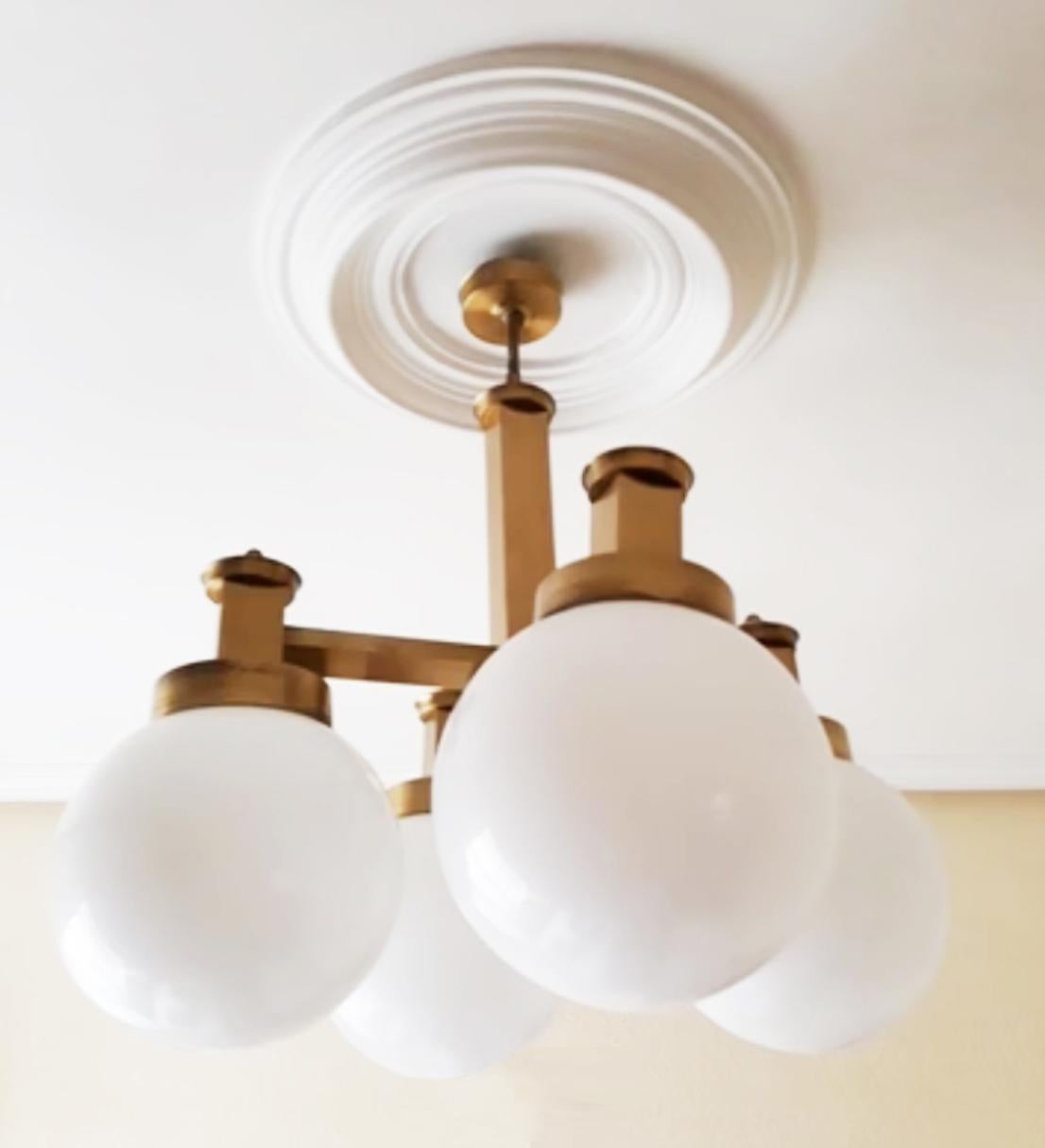 Lamp  Chandelier Sciolari Style Brass Opaline Glass, Italy, 1960s In Good Condition For Sale In Mombuey, Zamora