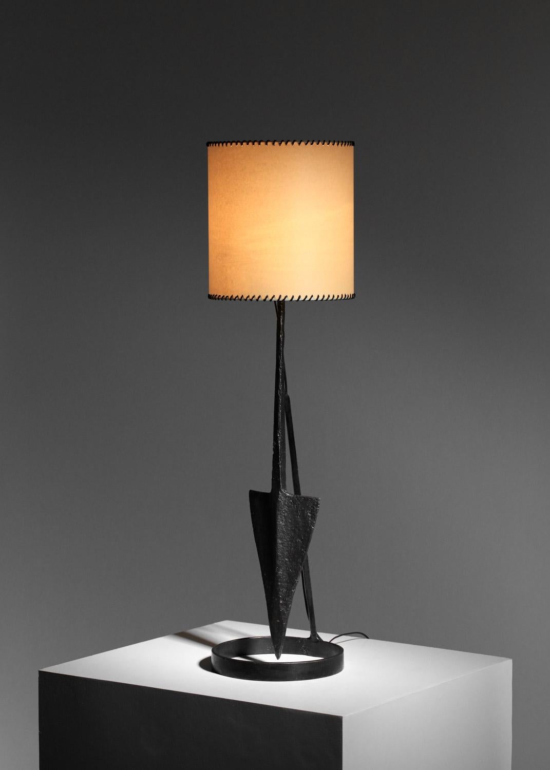 lampe / lampadaire populaire Brutalist en fer forgé en vente 3