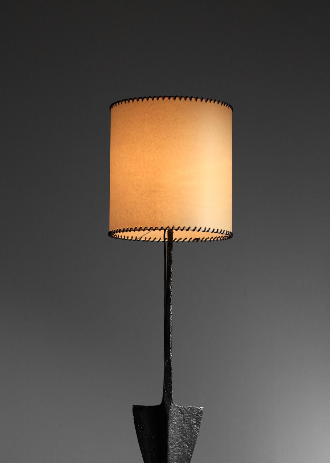 lampe / lampadaire populaire Brutalist en fer forgé en vente 5