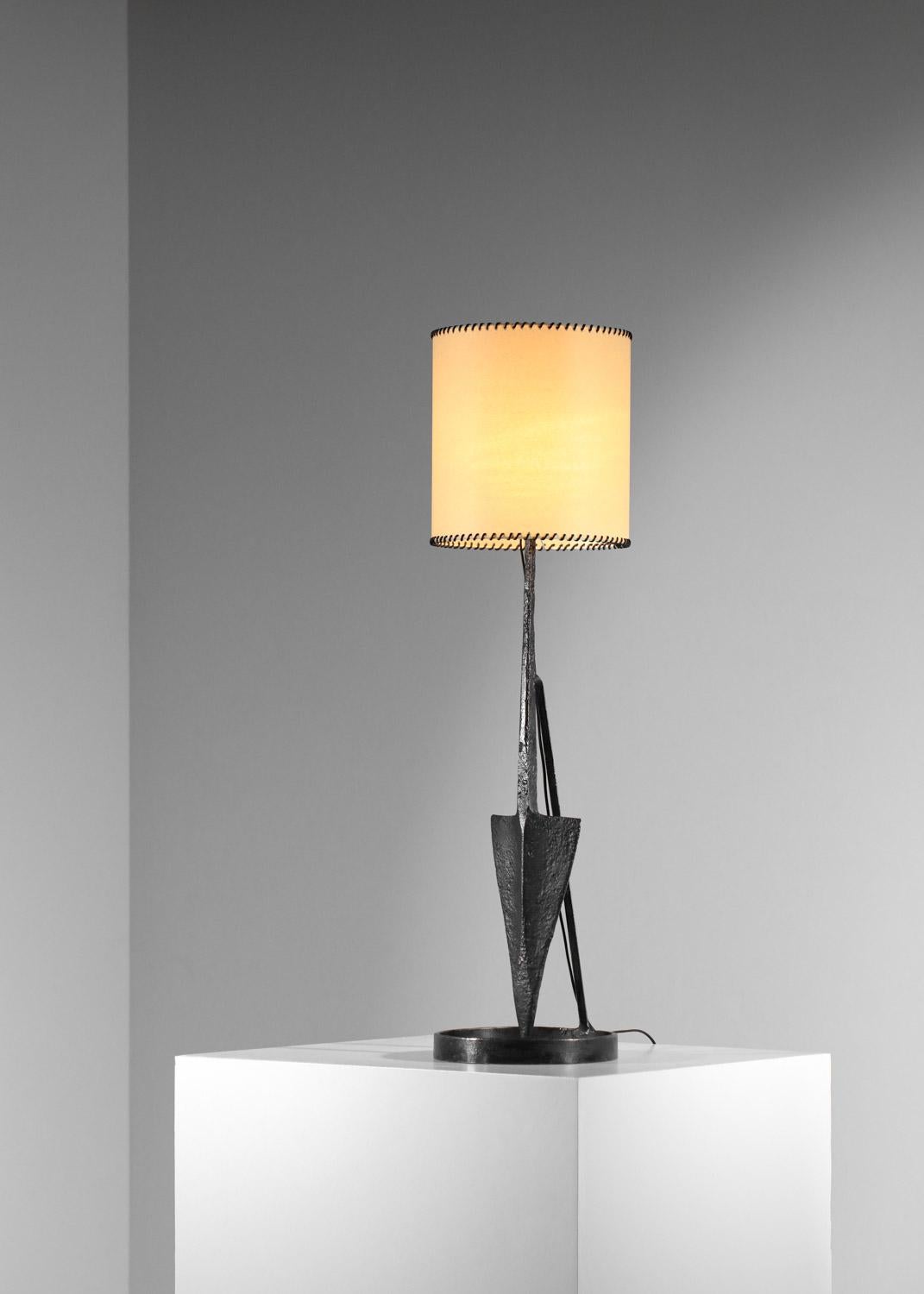 Brutalisme lampe / lampadaire populaire Brutalist en fer forgé en vente