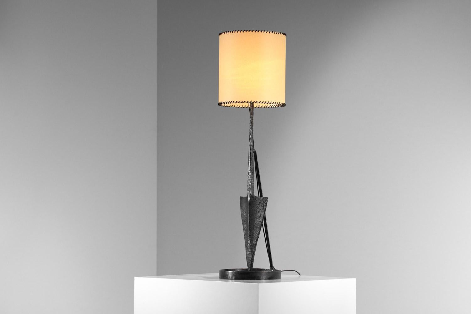 Français lampe / lampadaire populaire Brutalist en fer forgé en vente