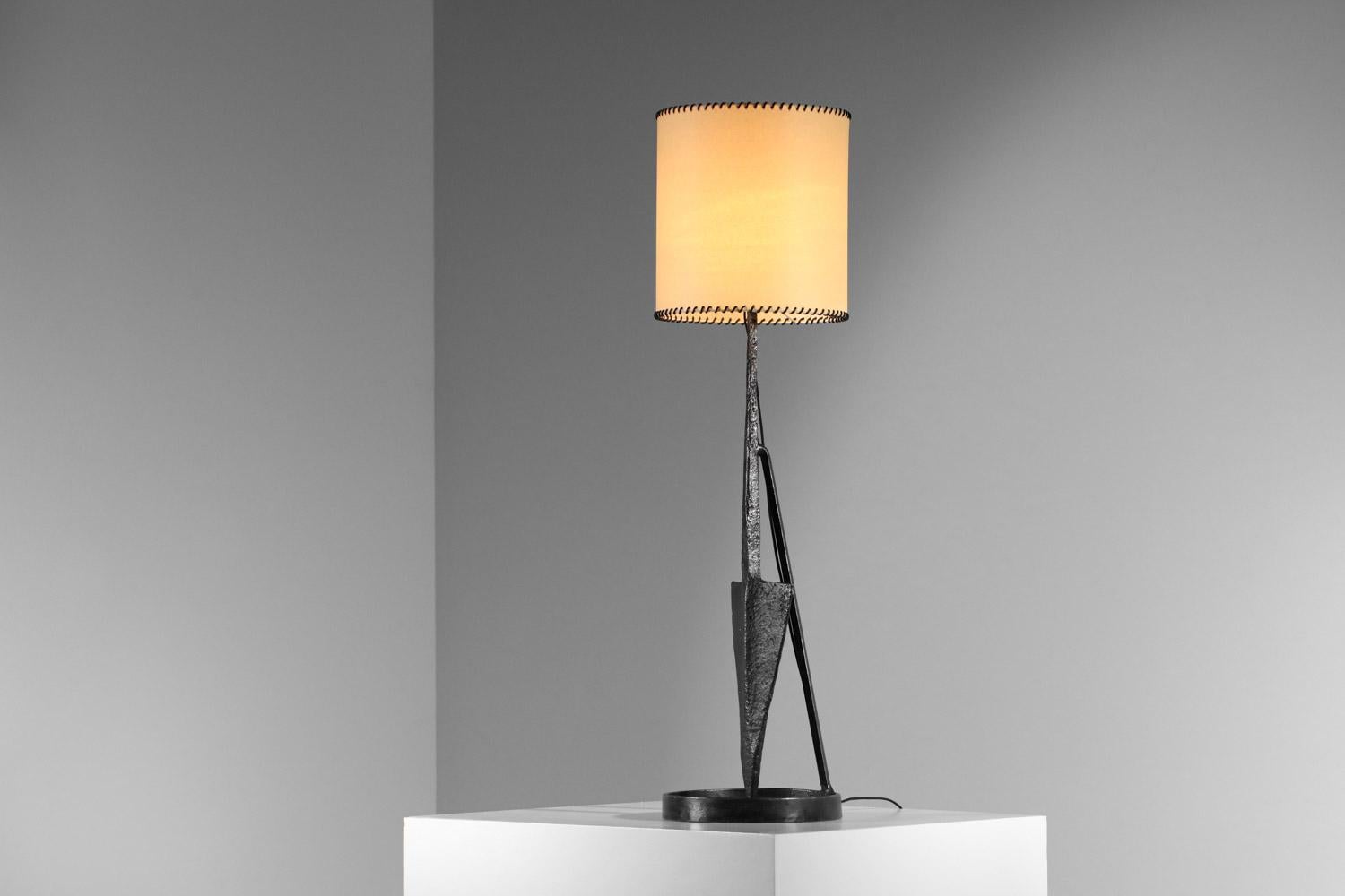 lampe / lampadaire populaire Brutalist en fer forgé en vente 1