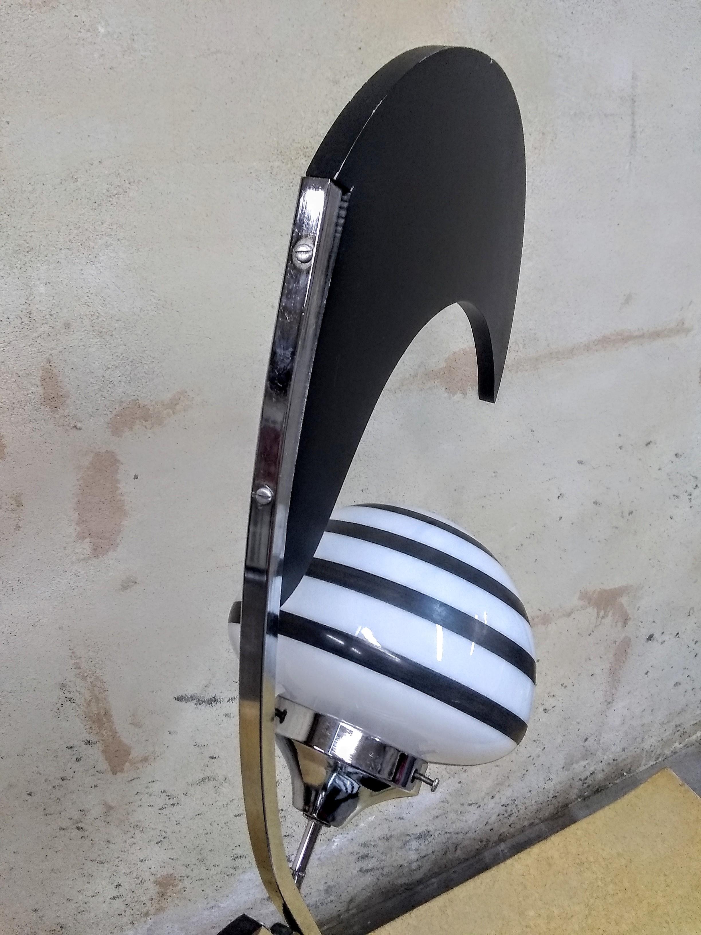 1950's Large Vintage American Lamp similar to the Majestic Lamp For Sale 3