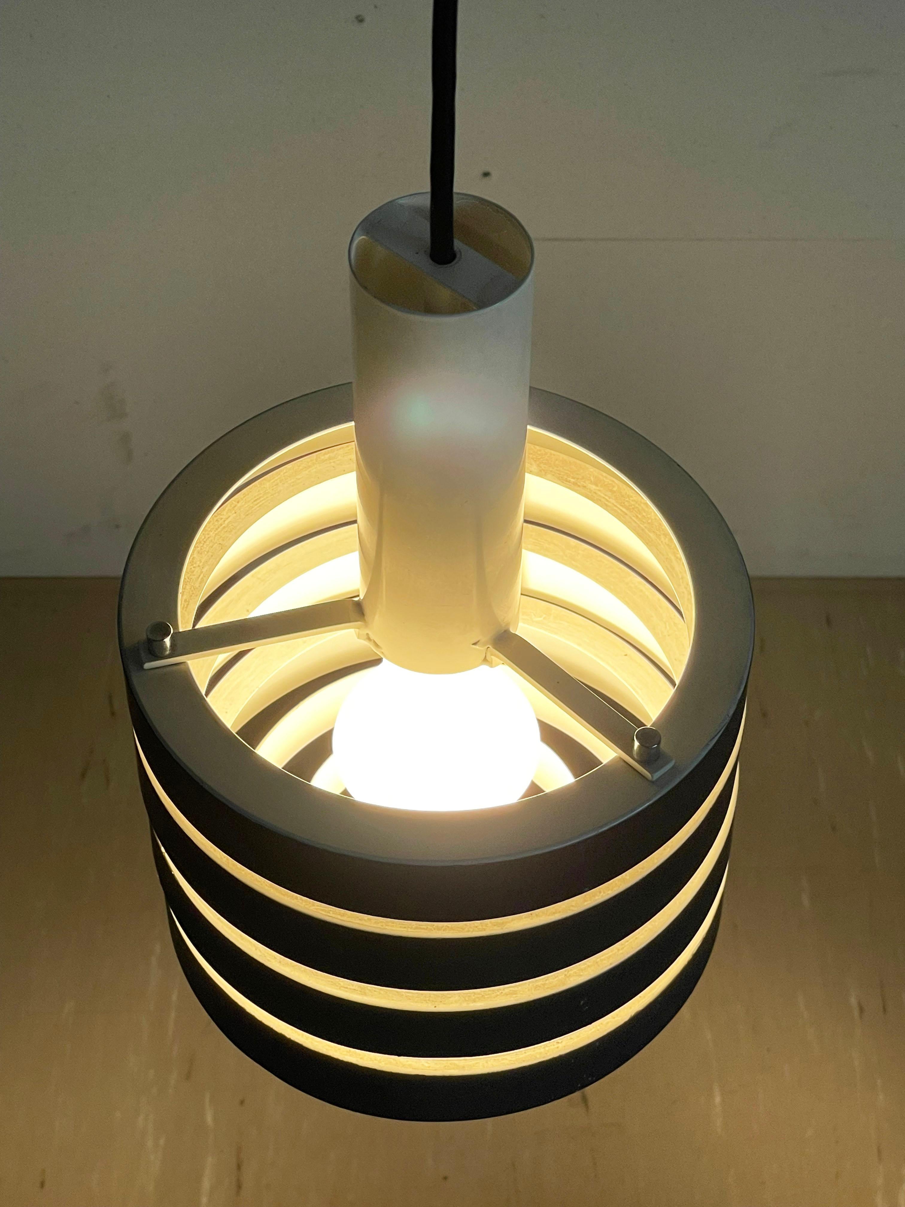 Vintage 1960’s Metal Pendant Lamp In Good Condition For Sale In Bern, CH