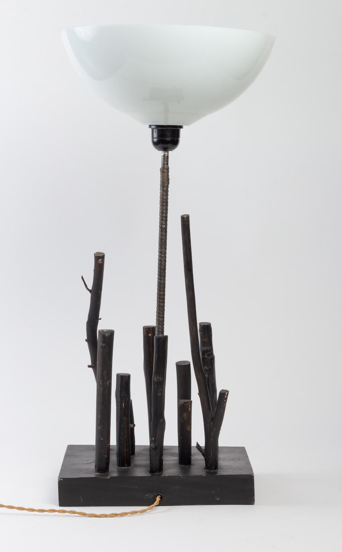 Lamp from the 1980s in wood and lampshade in polypropylene.
Measures: H 60 cm, W 25 cm, D 20 cm.