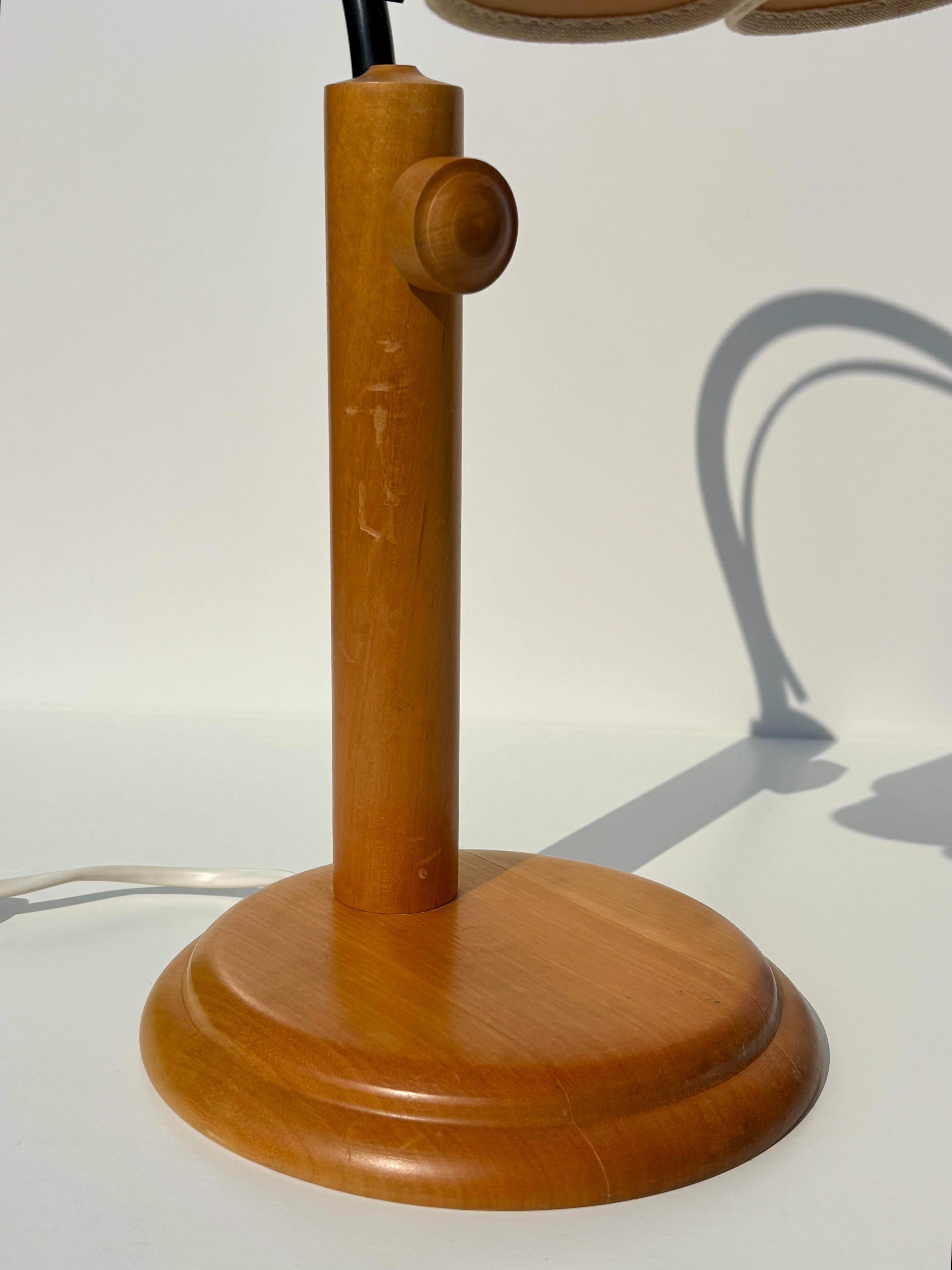 XX secolo Lamp Gustaf Lampada da tavolo, Pino, Tessuto, Svezia in vendita