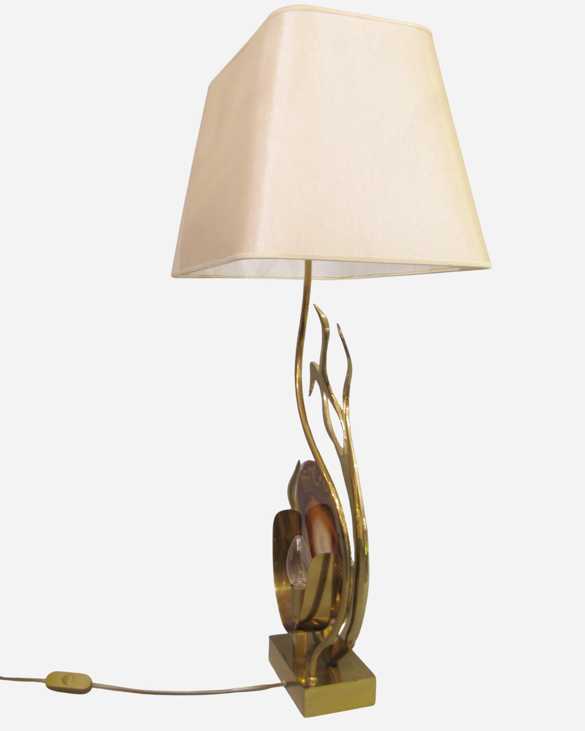 Fine XX secolo Lampada in ottone e agata a fette, di Willy Daro, Bruxelles, Belgio, circa 1970 in vendita