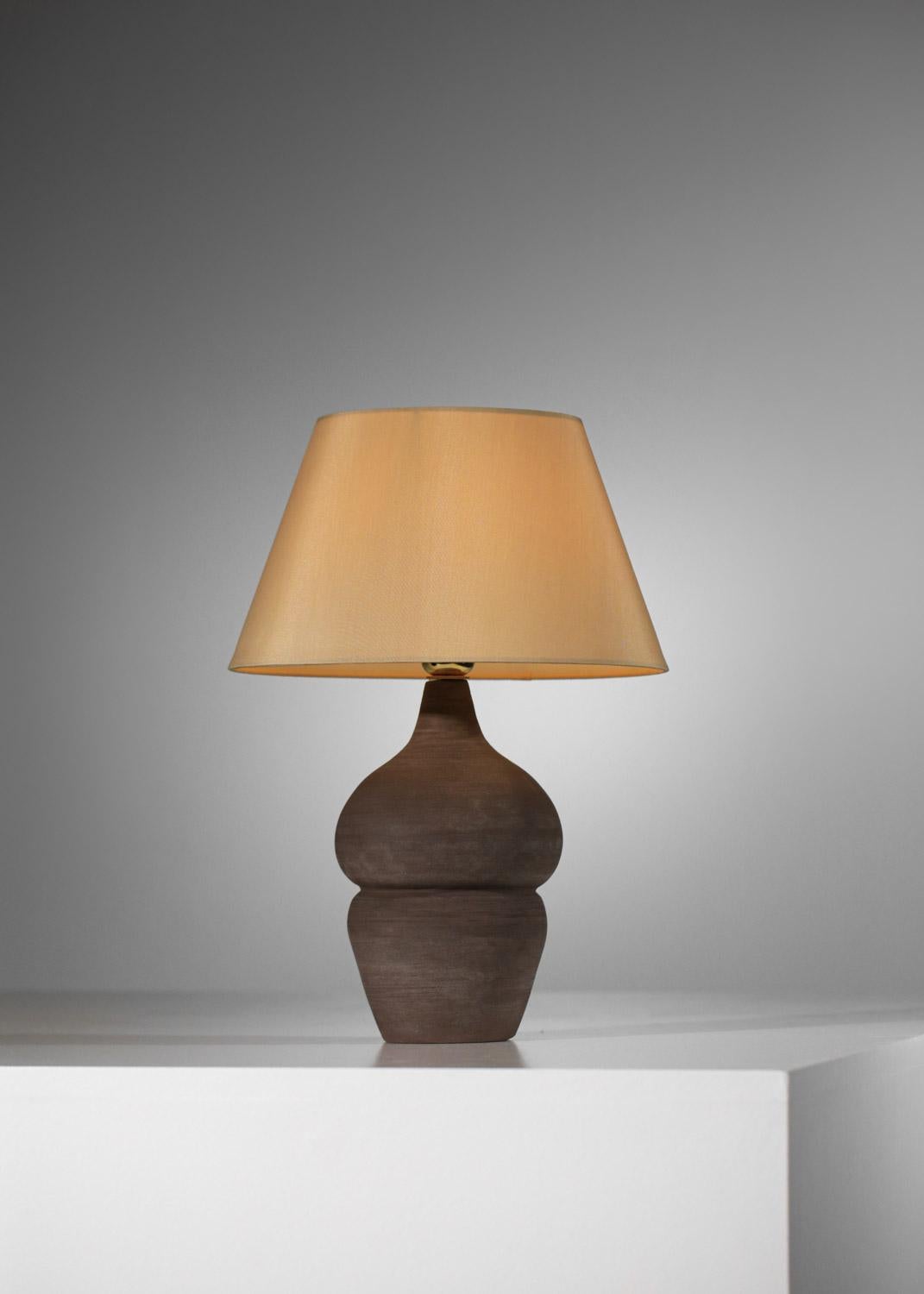 The Danke Galerie team is delighted to present the latest creation by self-taught Lyon ceramist Katia Mihaylova. This modern table lamp was created and handcrafted in black chamotte stoneware using the wheel throwing technique. Custom quantities and