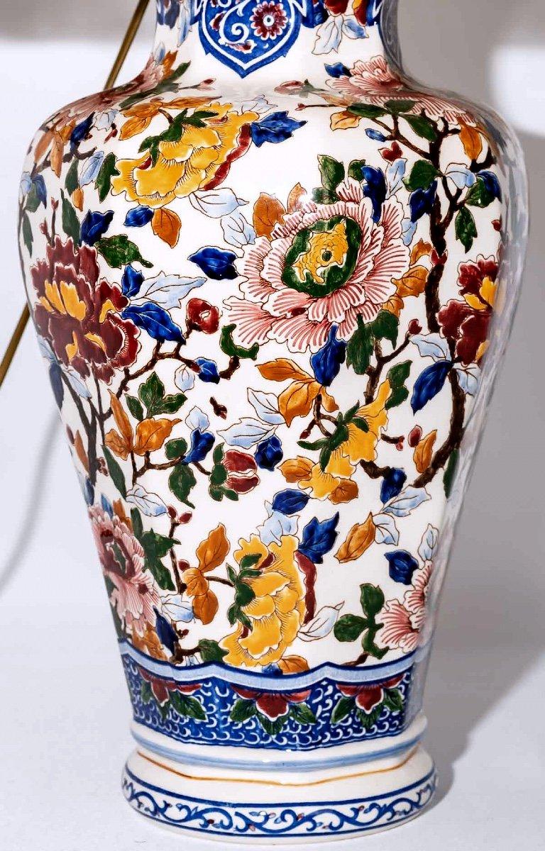 This is a large baluster-shaped vase, made of fine Gien earthenware with peony flowers.
This eponymous design celebrates nature and highlights the expertise of the Faïencerie. 
This magnificent bouquet with generous and colorful petals enhances