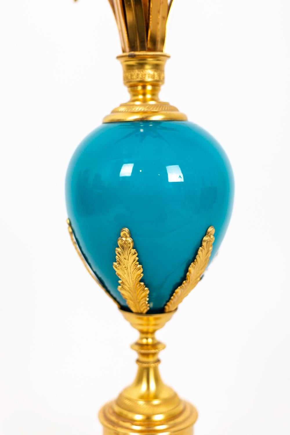 Fin du 20e siècle Lampe en opalin turquoise et bronze doré, 1970 en vente