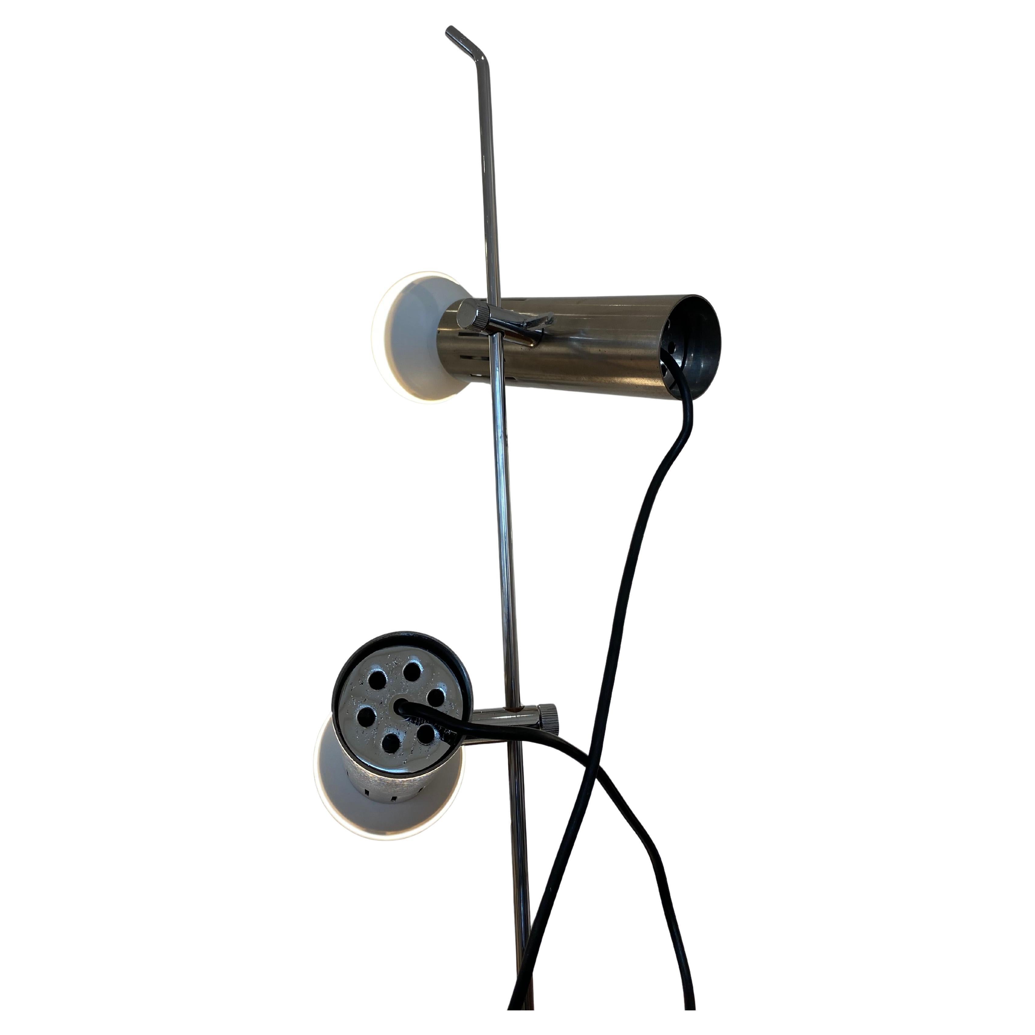 Français Lampe modèle A4 d'Alain Richard en vente