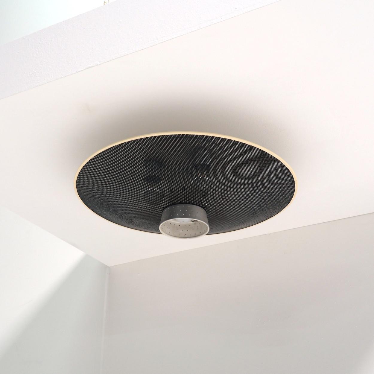 This lamp, which looks like a flying saucer, was designed by Louis Kalff for Philips in the early 1950s.

It strongly represents the beautiful designs of this decade, with the typical terms such as ‘science’, ‘progress’ and ‘renewed freedom’ all