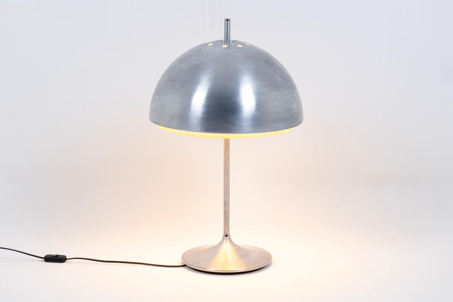Lamp in brushed stainless steel, mushroom-shaped.

Germany work realized in the 1970s.

   