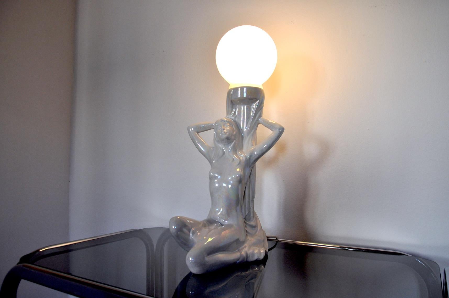 Hollywood Regency Lampe en céramique « Femme nue », 1970 en vente