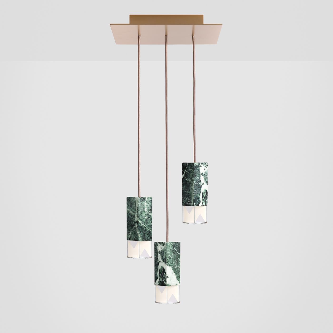 Part of Formaminima “Colour Edition”, in this superb 3-Light chandelier the Green Alpes marble plays the main role. Its distinctive character comes from the heart of Western Alpes at 1.800m of altitude, in Val D’Aosta region. The dramatic contrasts