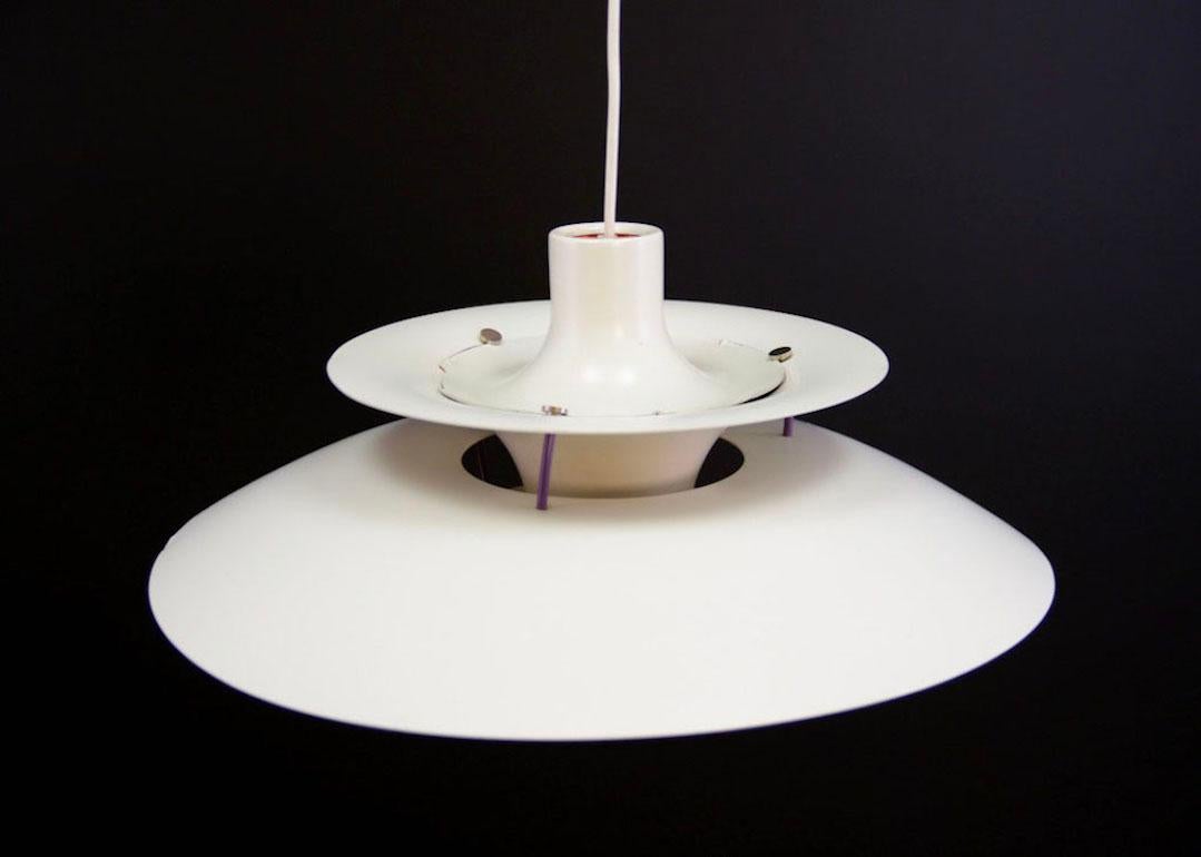 Cult Danish lamp, model PH 5, designed by the leading Danish designer - Poul Henningsen, made by the Louis Poulsen manufacture. Preserved in good condition (small chips and scratches) - directly for use.

Dimensions: Diameter 50 cm.