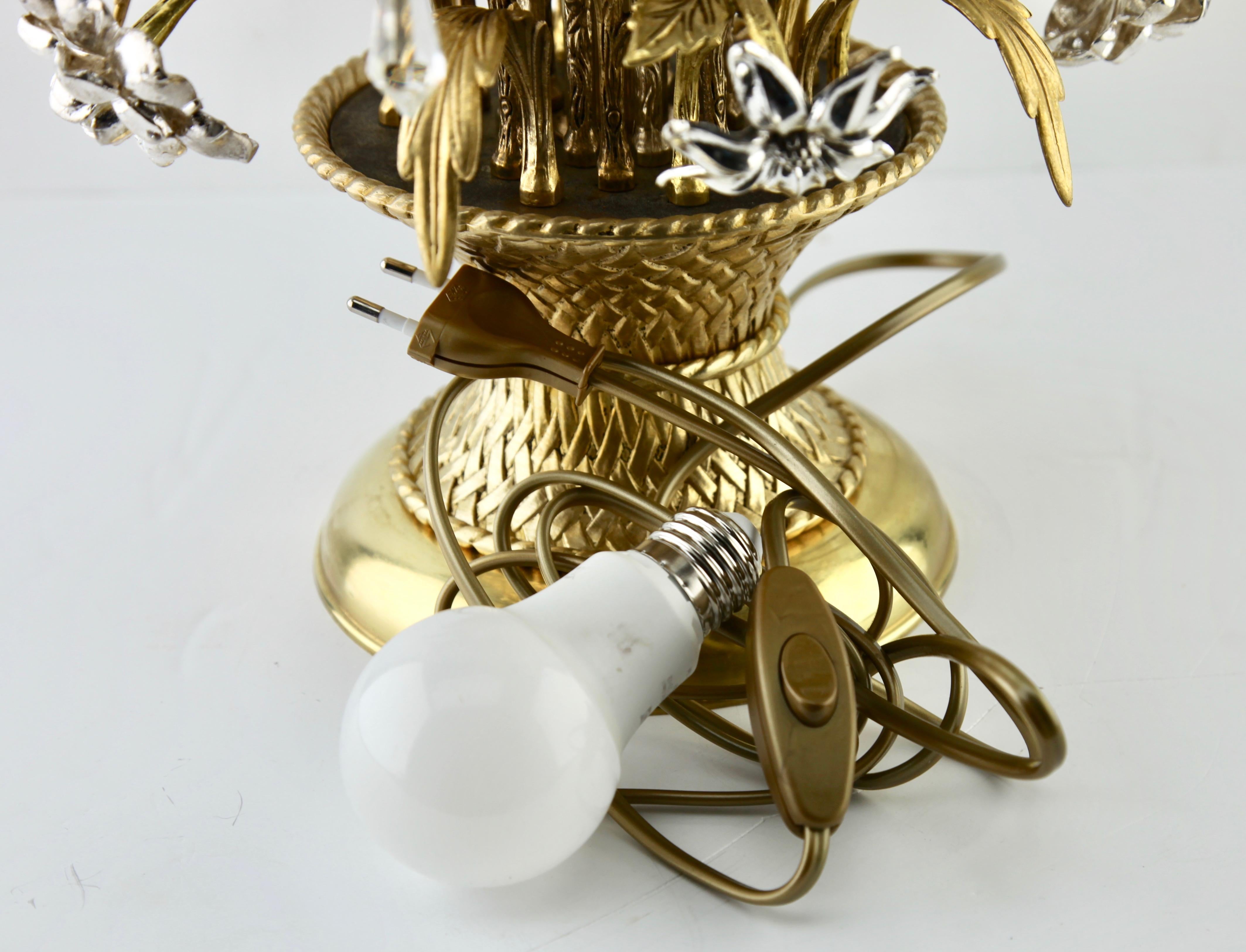Lampe représentant un bouquet de fleurs en laiton et métal argenté dans un panier, années 1960 en vente 5