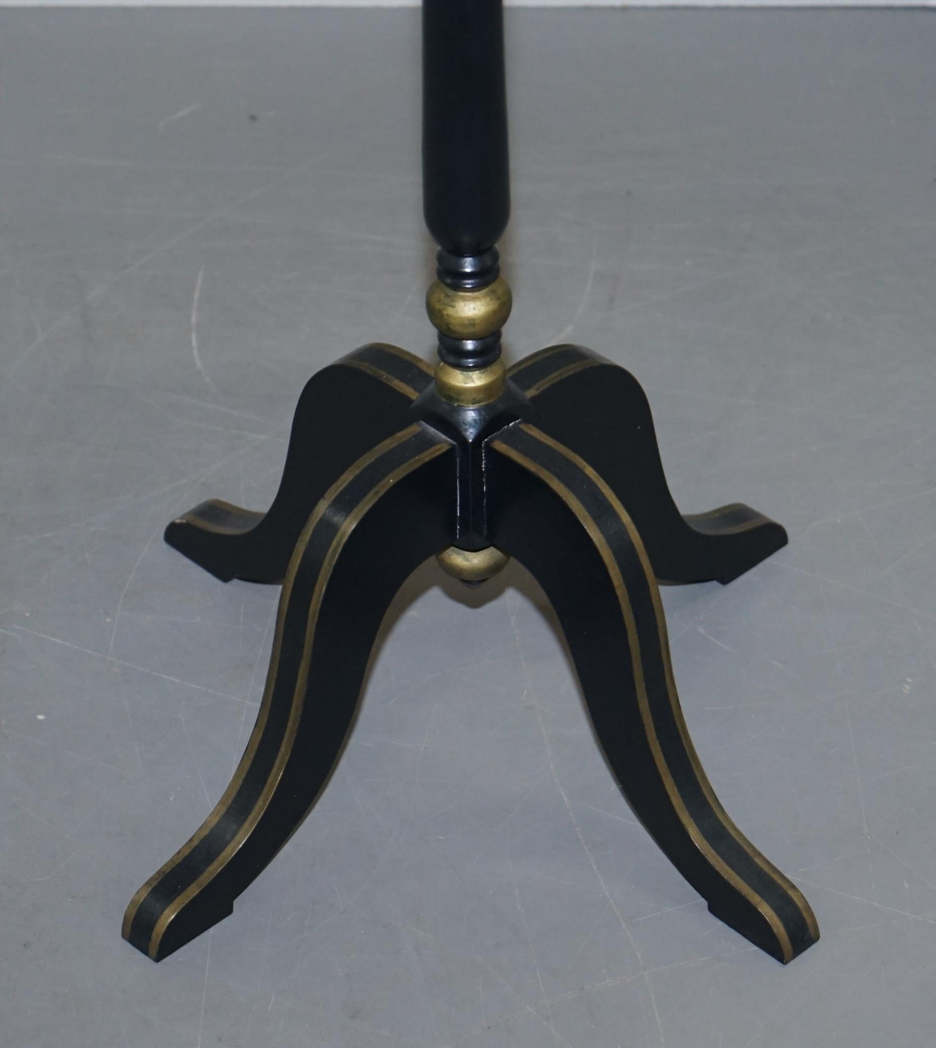 Lamp Side End Table with Ebonised Black Frames and Gold Giltwood Detailing For Sale 2