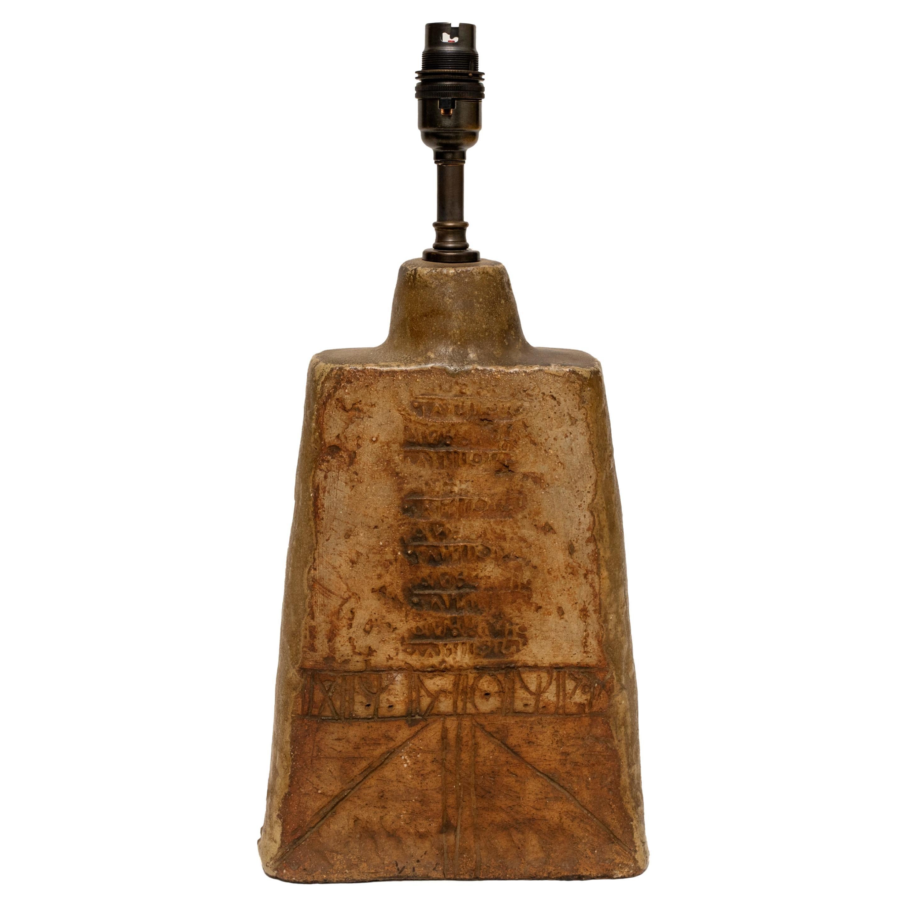 Lampada da tavolo Alan Wallwork Tavoletta in gres Impresso Inciso Paletta di terra in vendita