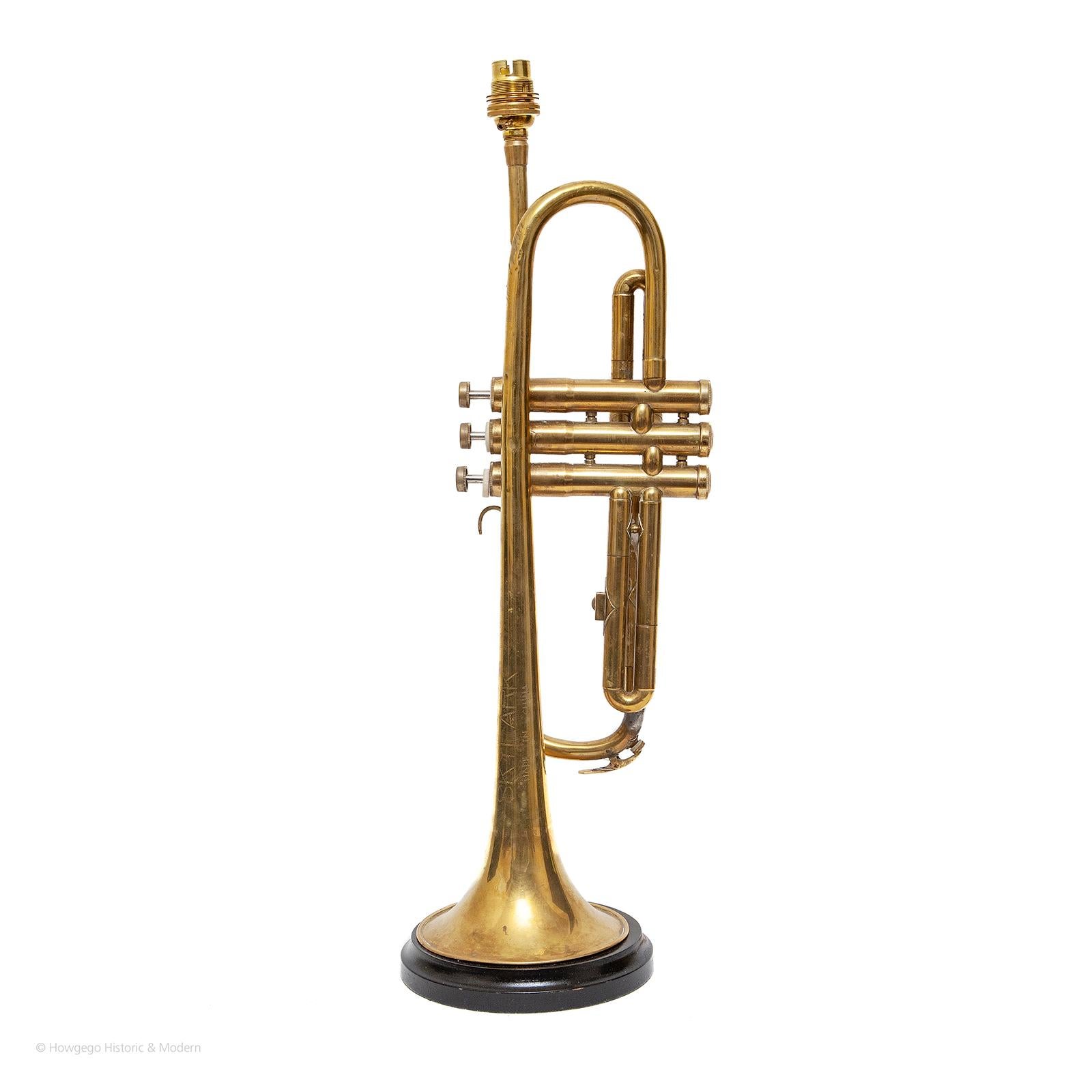 Lampe de bureau trompette vintage en laiton Bon état - En vente à BUNGAY, SUFFOLK