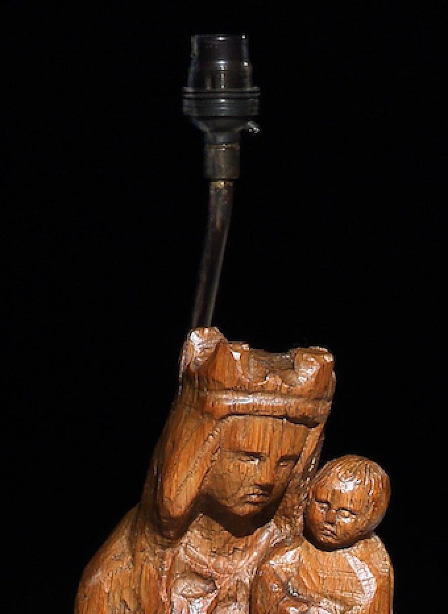 Lampe:: Table:: Sculpture:: Chêne:: Mère & Enfant:: Naïf:: Baroque Bon état - En vente à BUNGAY, SUFFOLK