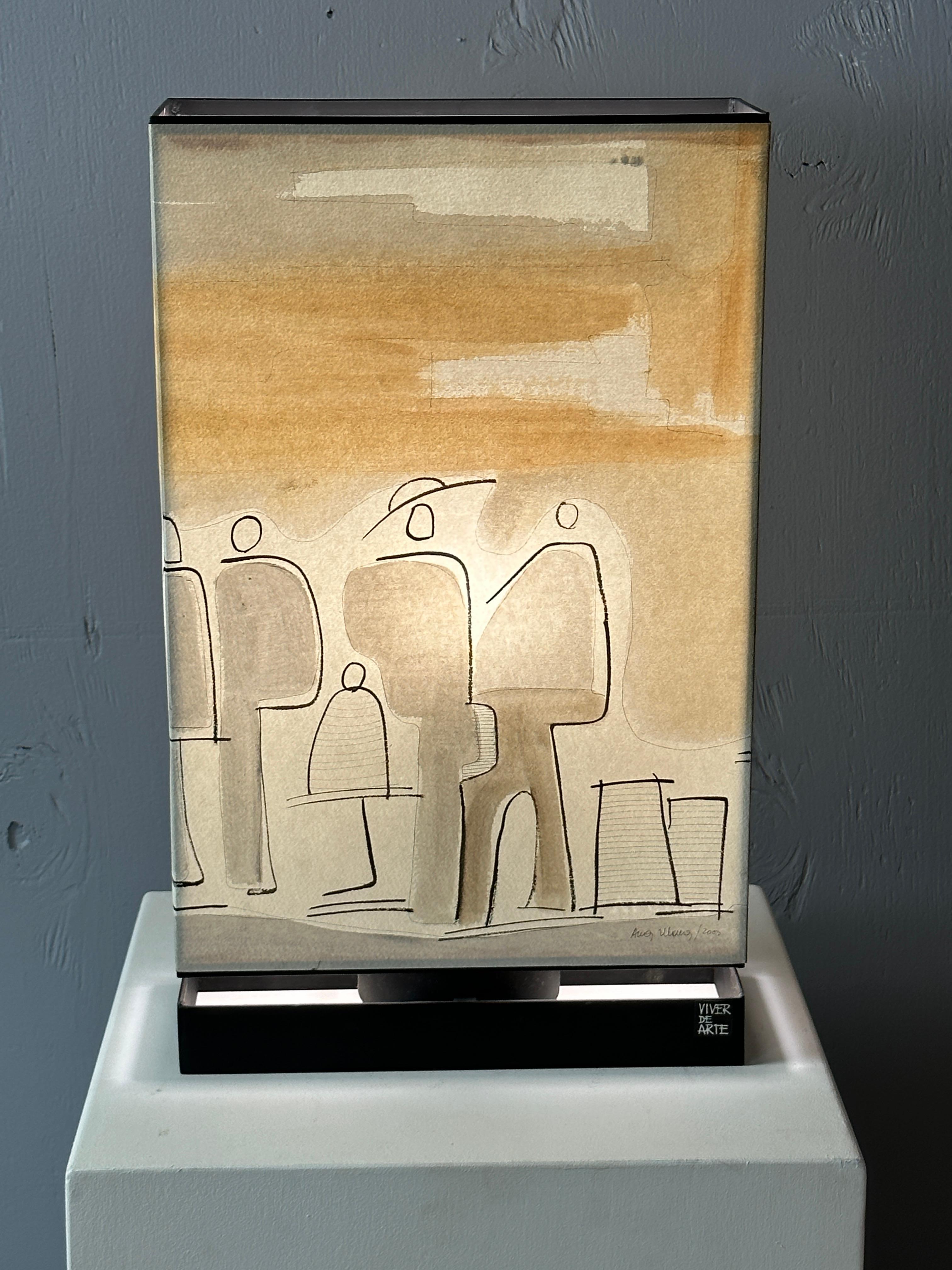 This lamp is the result of a fusion of materials and creativity.
It is placed on a sleek black metal base in a rectangular block held by a delicate metal frame. Its lampshade is a parchment composed of two painted sides; the technique is reminiscent