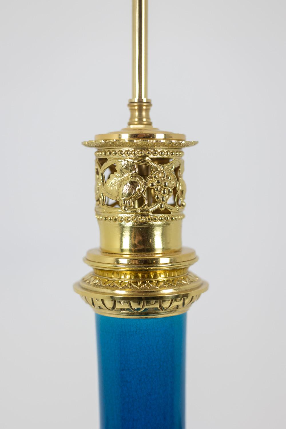 Lamp with blue porcelain and gilded bronze handles. Circa 1880. In Excellent Condition For Sale In Saint-Ouen, FR