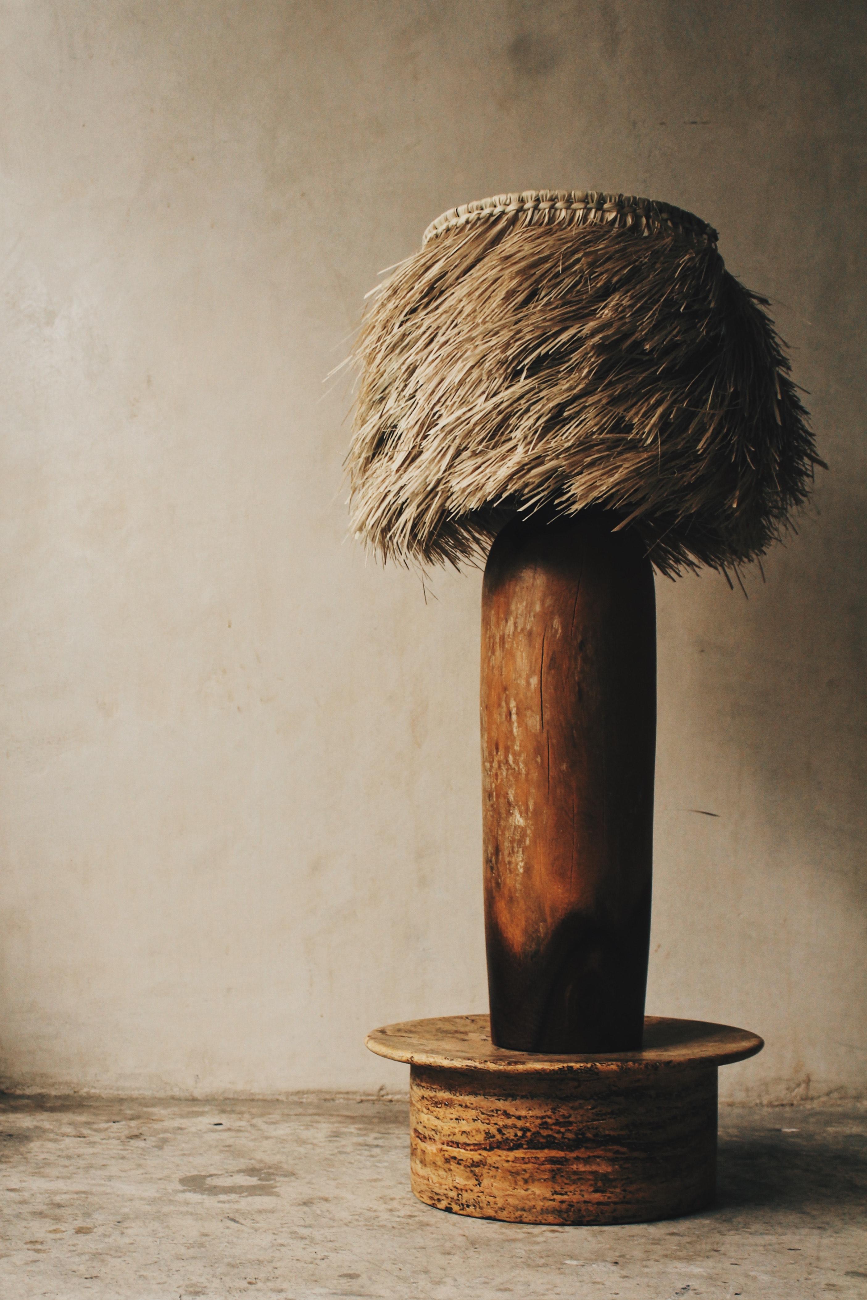 Lampe mit Massivholzsockel aus Jabín und Palmenschirm von Daniel Orozco
Abmessungen: T15 x H70 cm
MATERIALIEN: Holz, Palme

Alle unsere Lampen können je nach Land verkabelt werden. Wenn es in die USA verkauft wird, wird es zum Beispiel für die USA