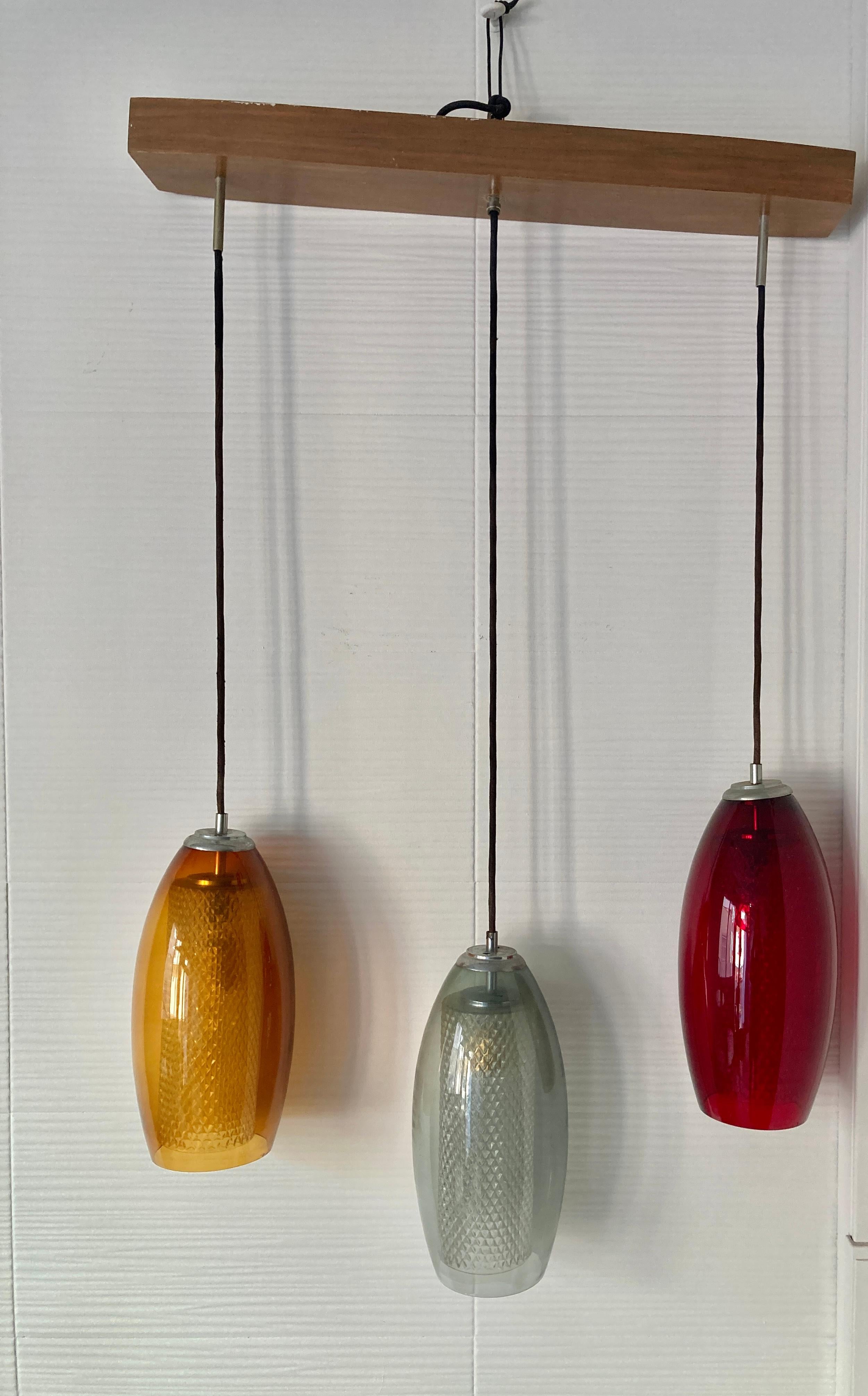 rara e deliziosa lampada da soffitto spagnola della metà del secolo scorso proveniente da una residenza privata a Barcellona, Spagna

Ogni lampada misura 33 cm di altezza
