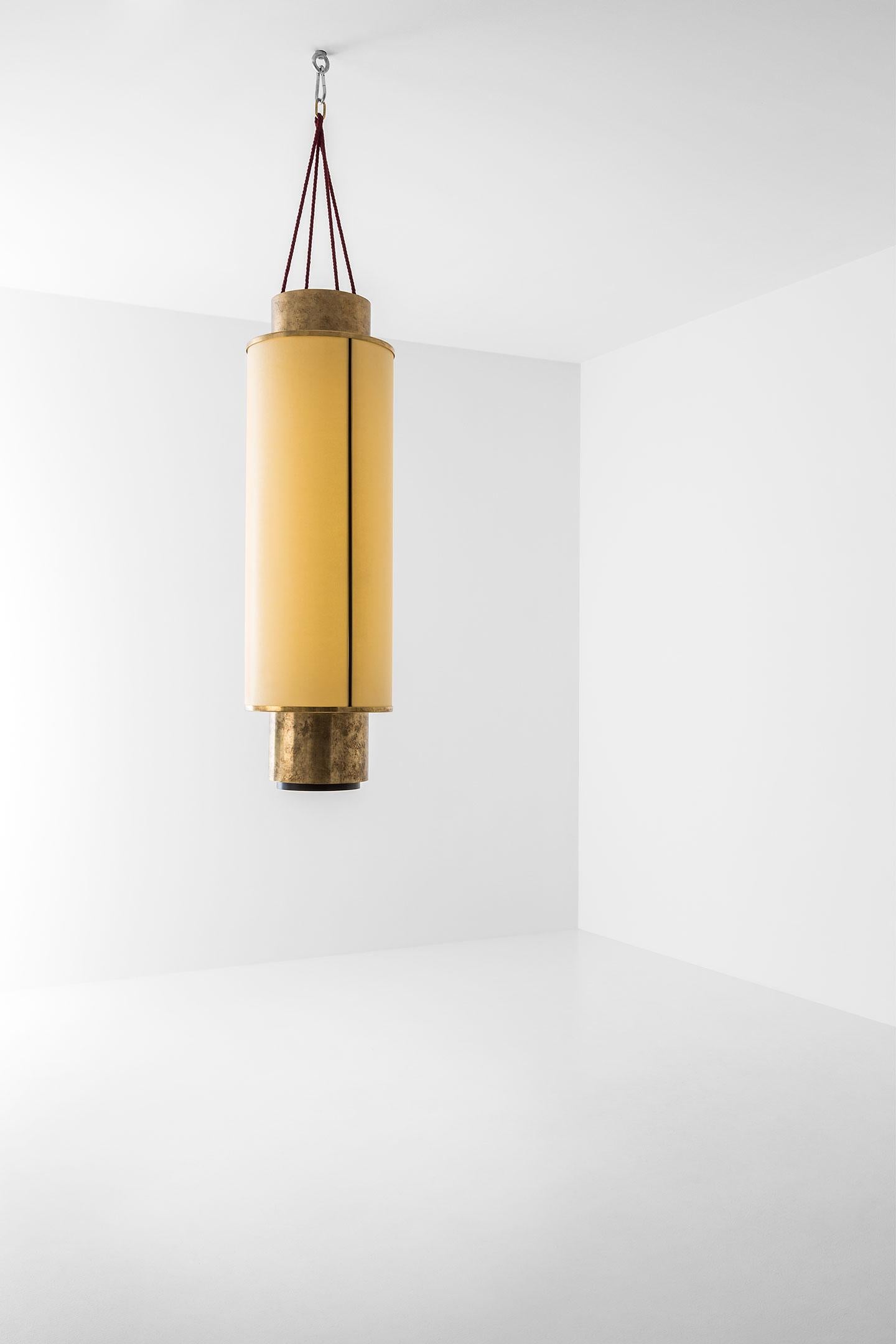 Dimmable ceiling lamp in matte black painted metal and polished oxidised brass.
Lampshade in parchment paper. Red cotton cord.
Dimoremilano collection by Dimorestudio
22% VAT WILL BE ADDED ON EUROPEAN ORDERS