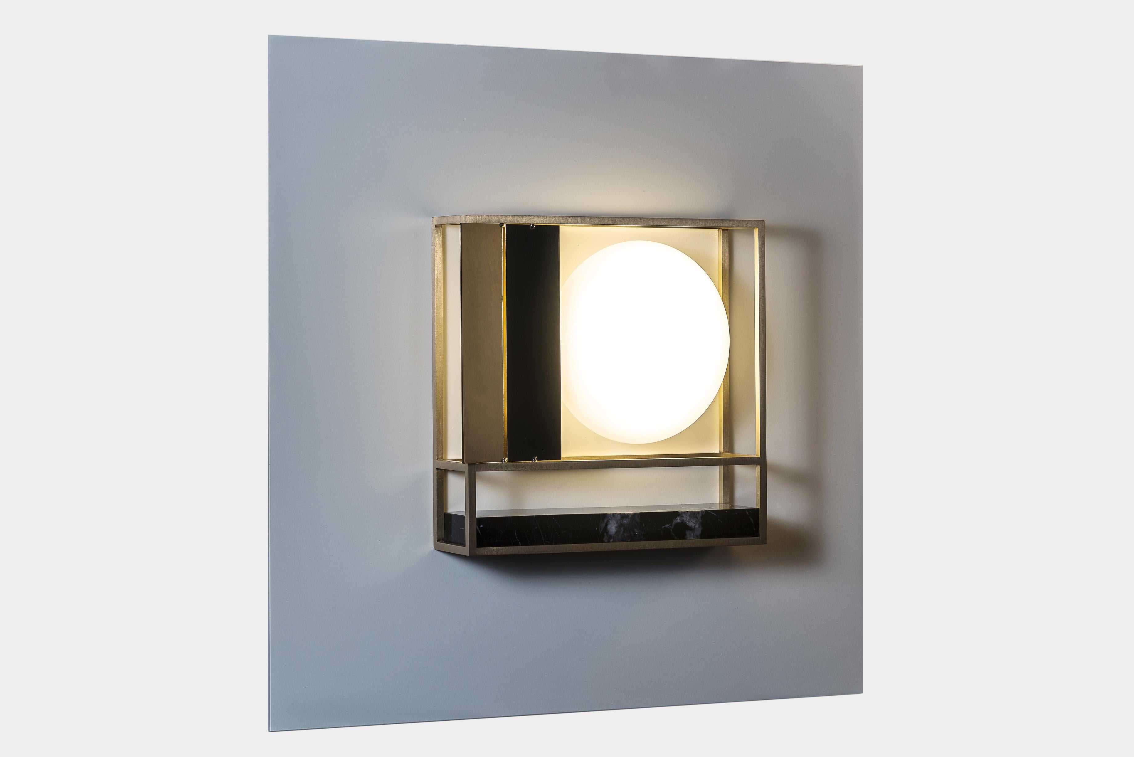 Lampada 13 Wall Sconce in Brass and Marble by Hagit Pincovici In New Condition For Sale In Firenze, IT