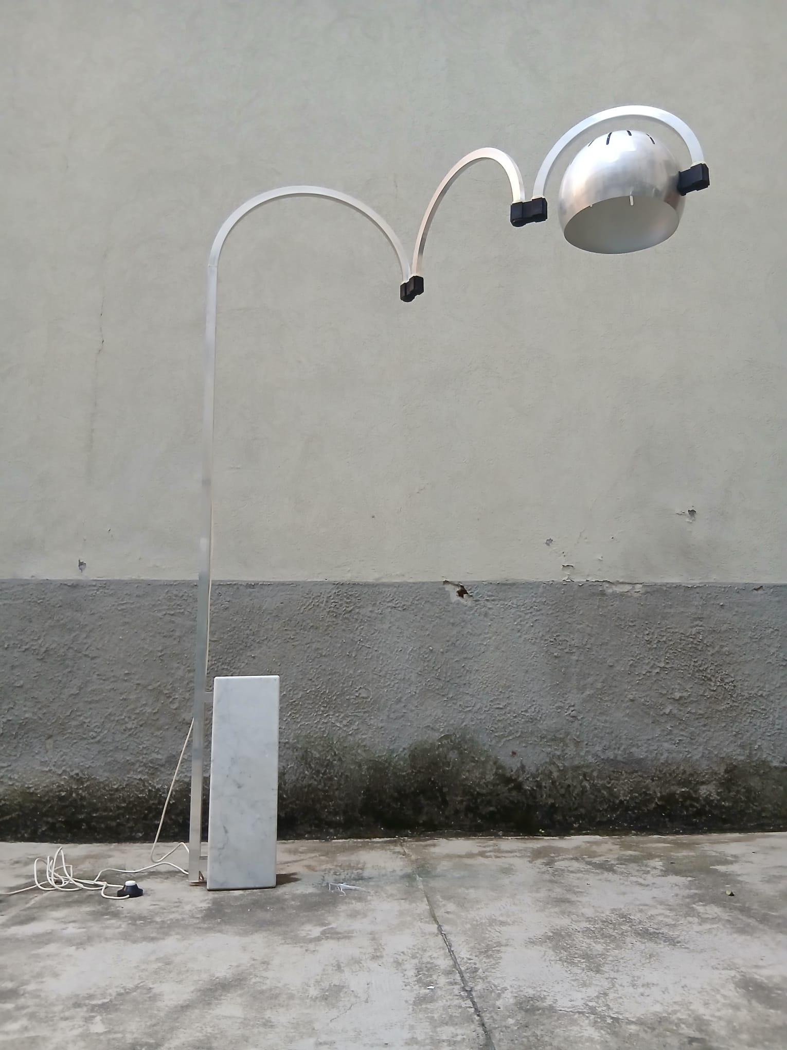 Lampe à arc extensible en métal marbré - Goffredo Reggiani - Italie - années 1970 en vente 4
