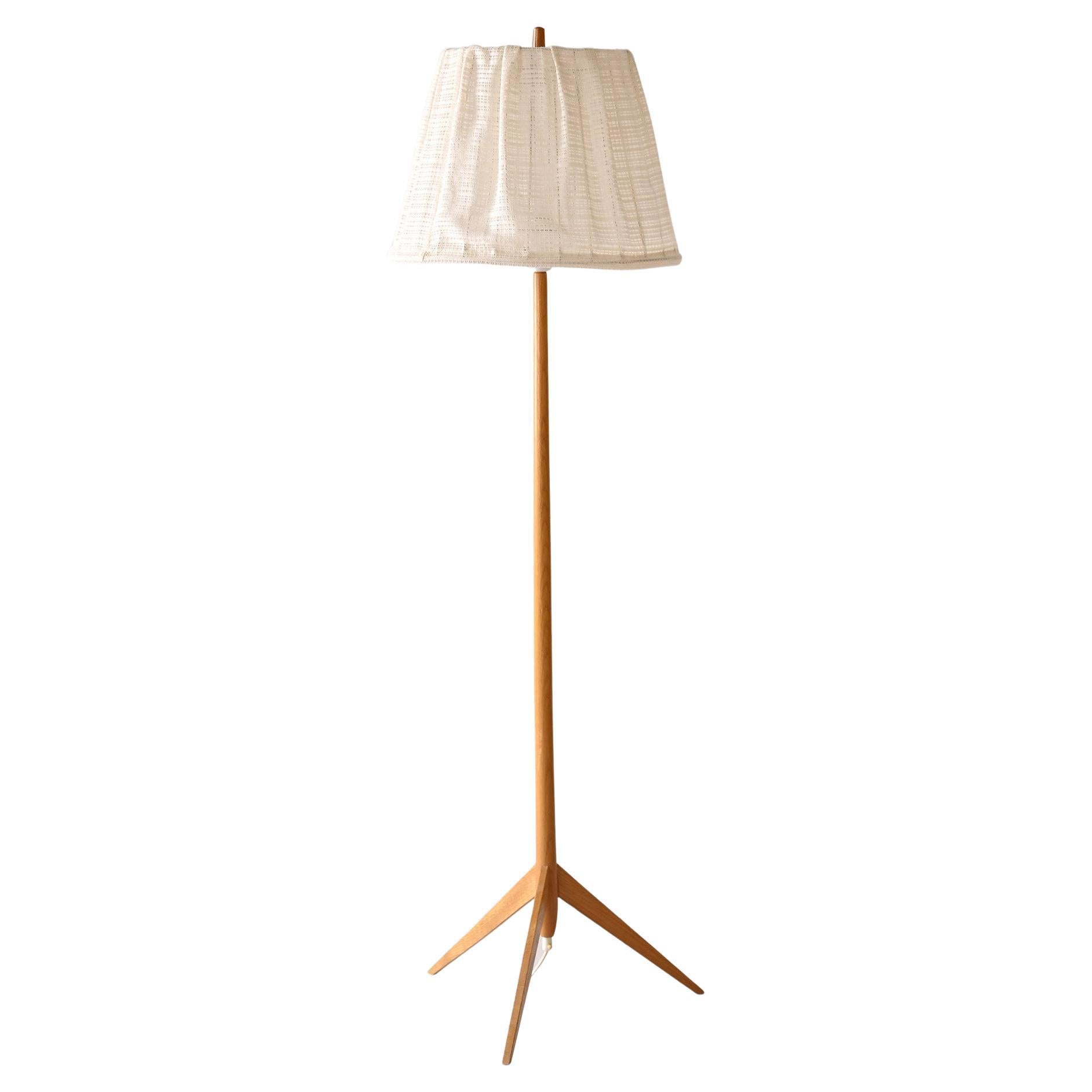 Floor lamp with fabric shade