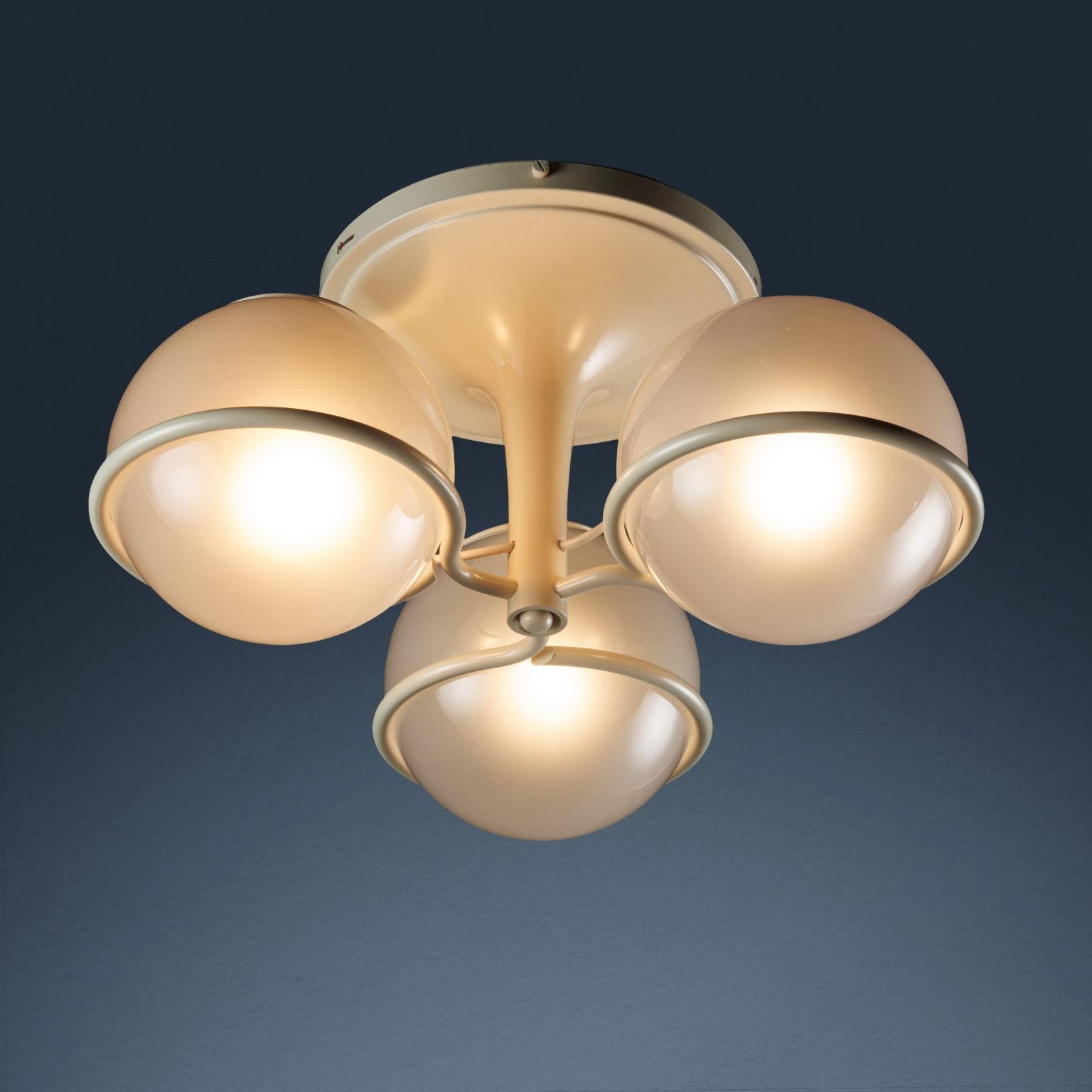 Pendant lamp model '2042/3' made of painted aluminum and frosted glass with three light points. Designed by Gino Sarfatti and produced by Arteluce in the 1950s, the lamp is restored and fully functional. It bears the maker's mark.