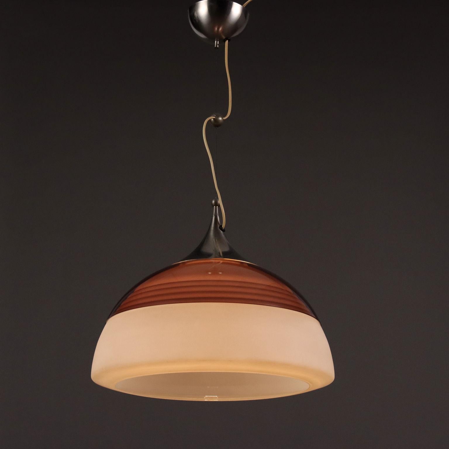 Lampada a soffitto, alluminio, metacrilato, vetro opalino. 