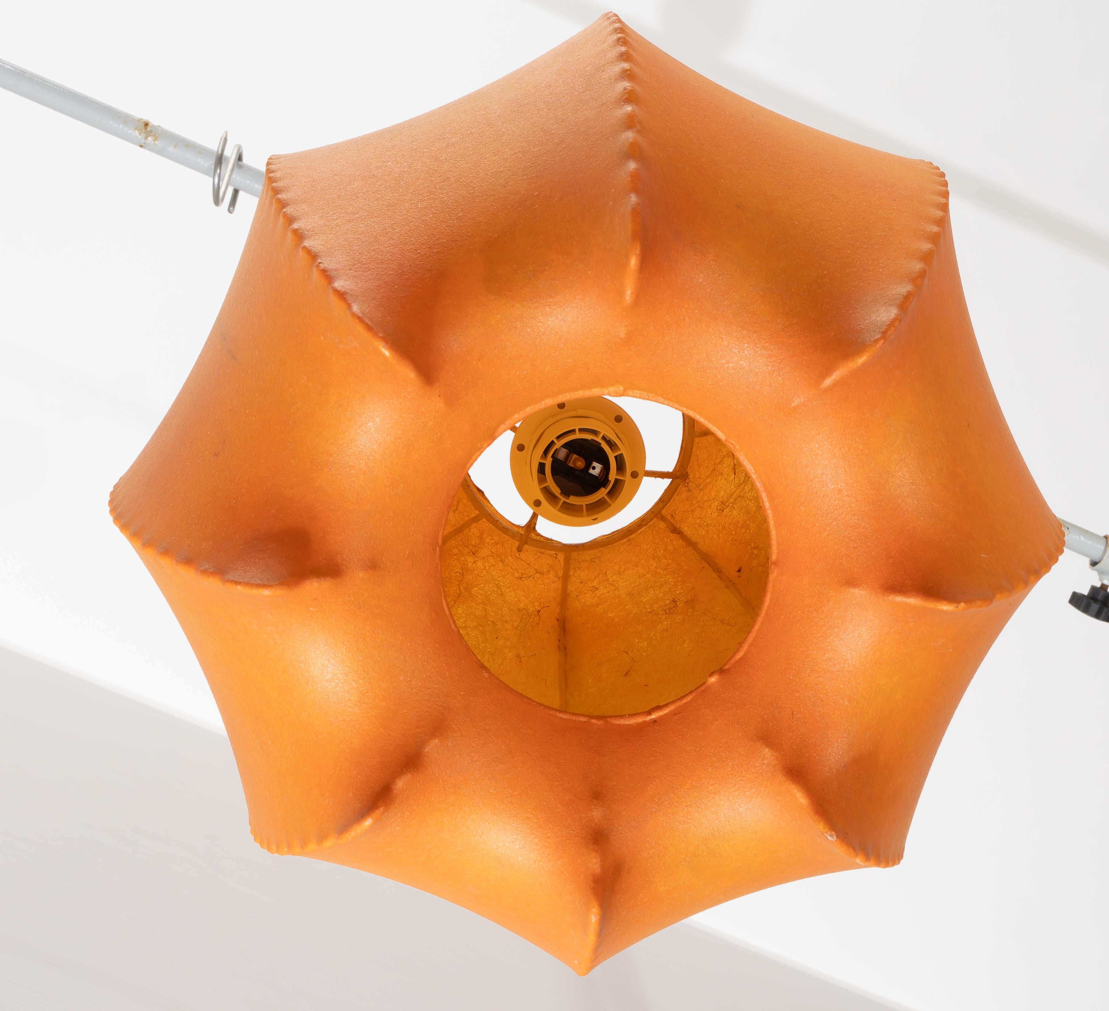 Italian Lampada a sospensione ARANCIONE Cocoon, 1960 in vendita