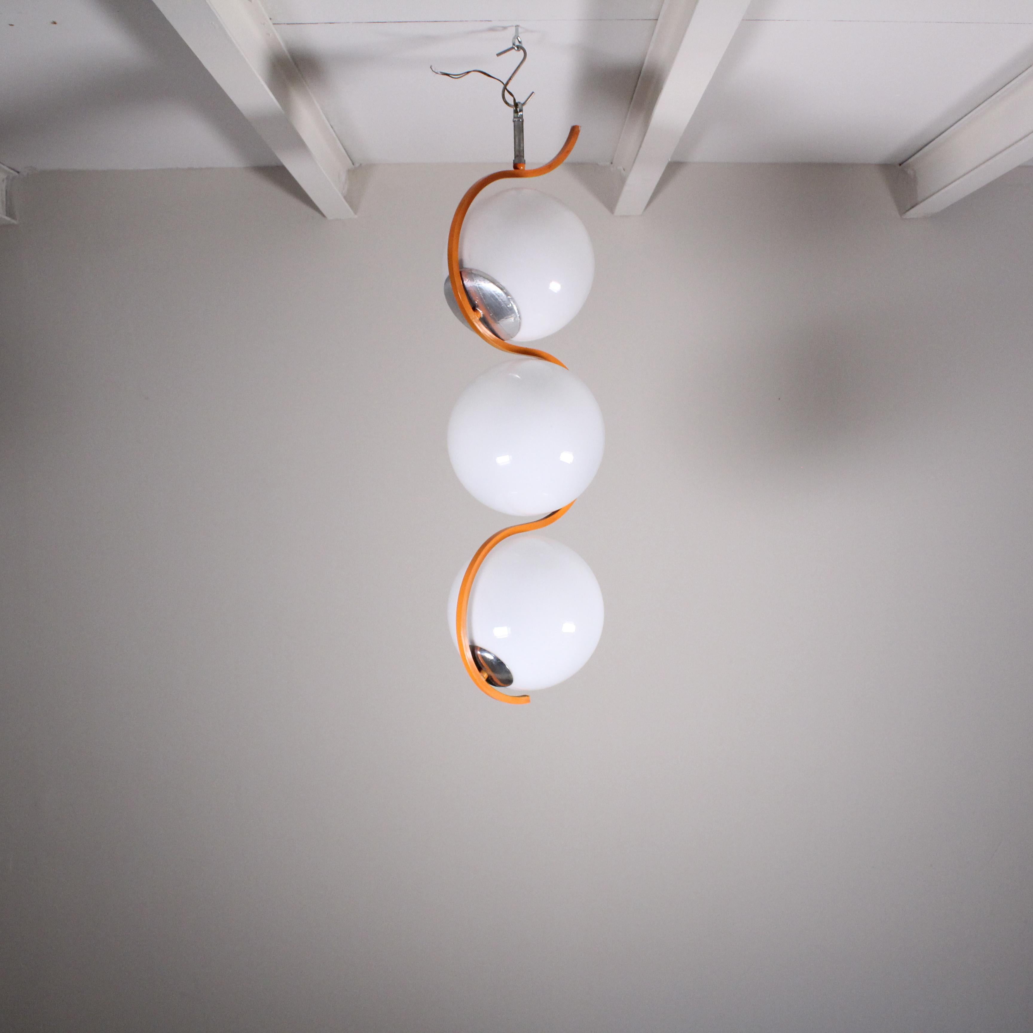 Mid-Century moderno Lampada a sospensione arancione, tre bocce, 1970 in vendita