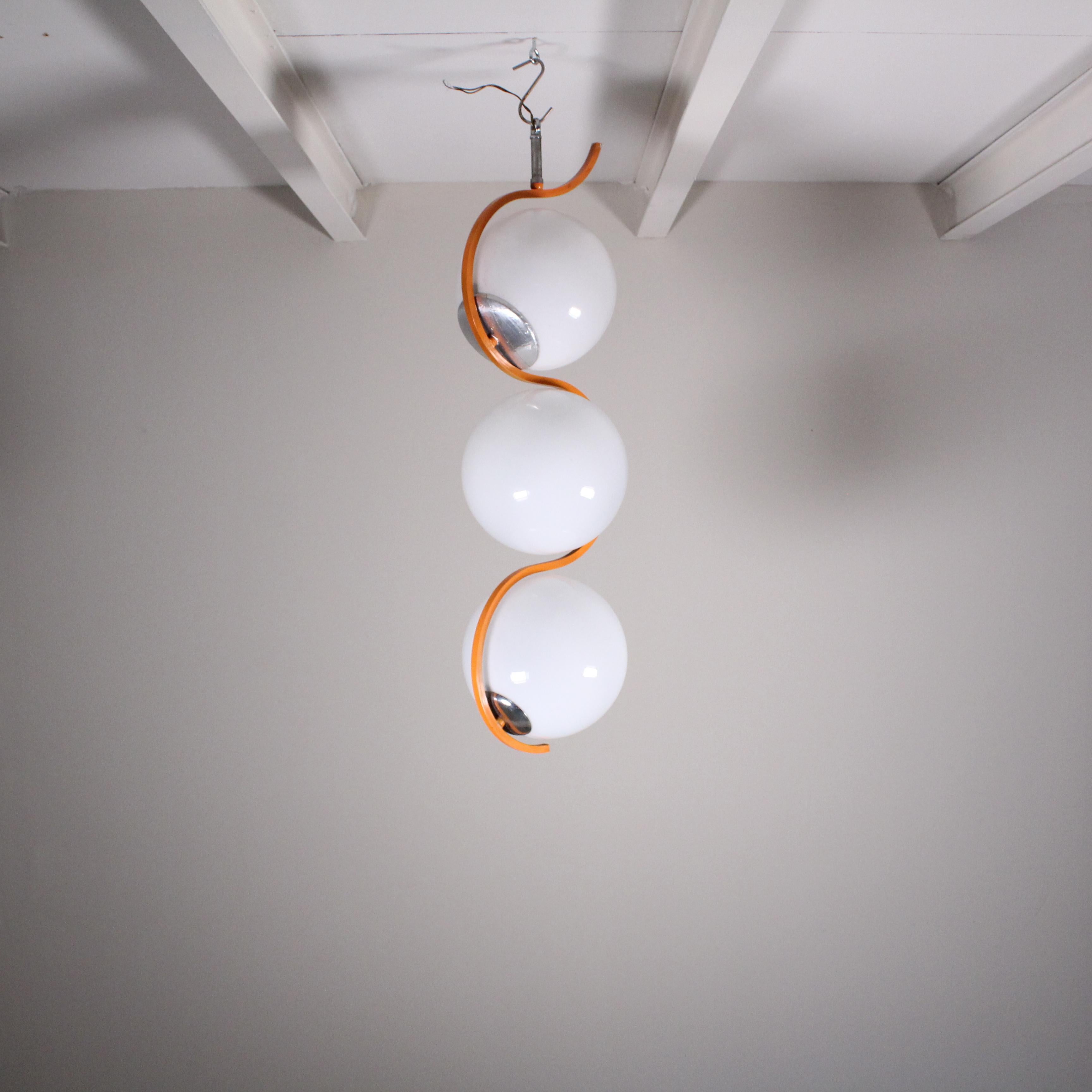 Italian Lampada a sospensione arancione, tre bocce, 1970 in vendita