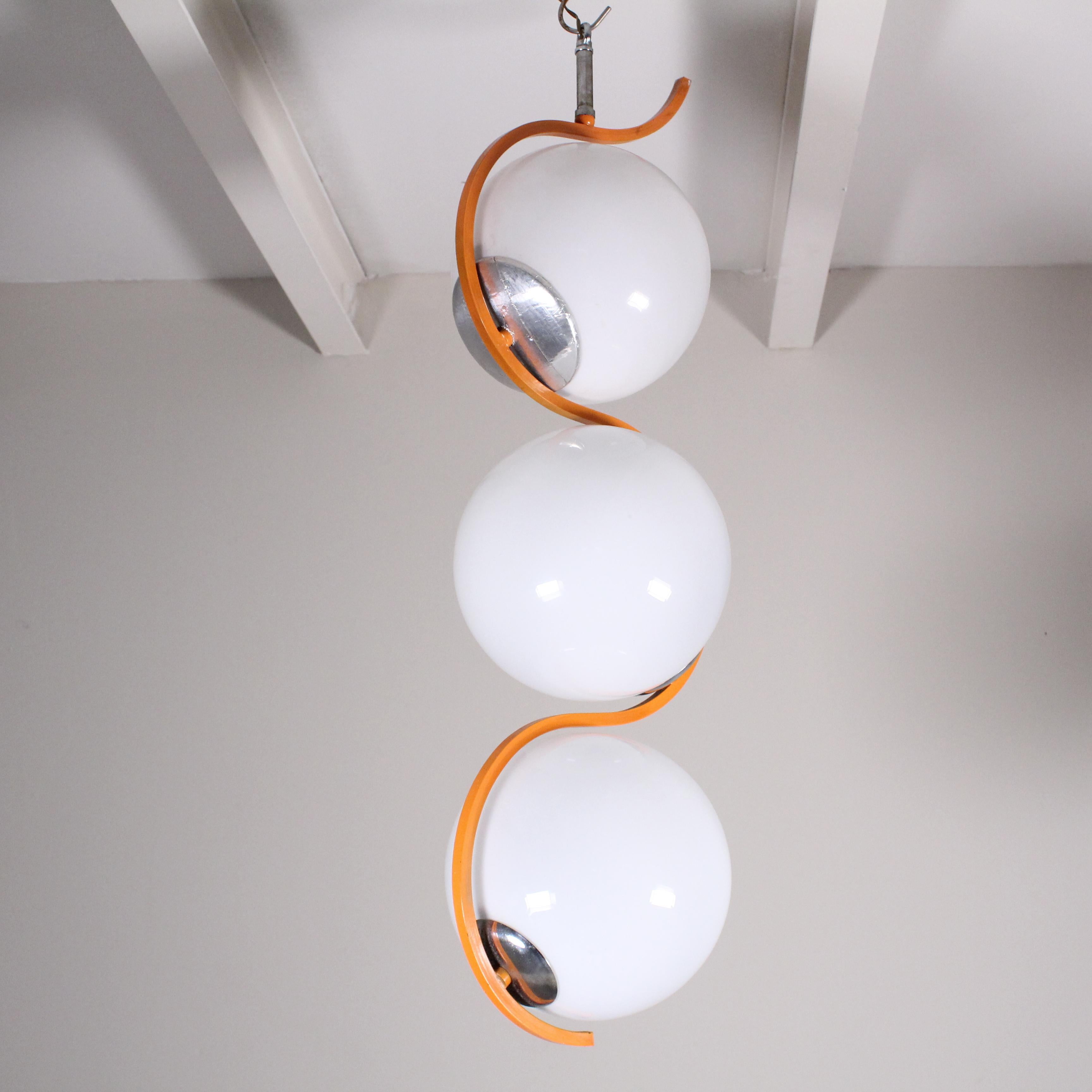 Late 20th Century Lampada a sospensione arancione, tre bocce, 1970 in vendita
