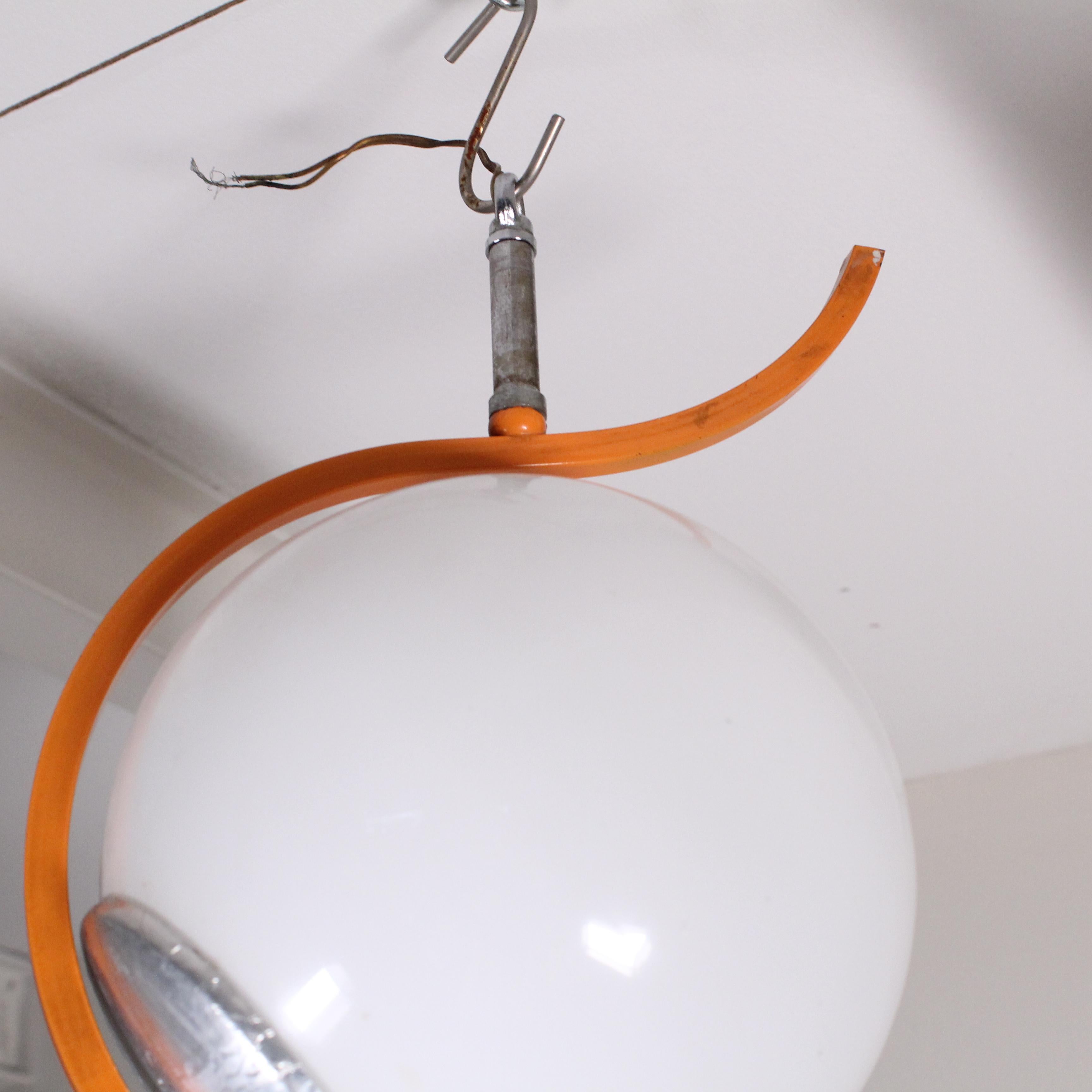 Lampada a sospensione arancione, tre bocce, 1970 in vendita 2
