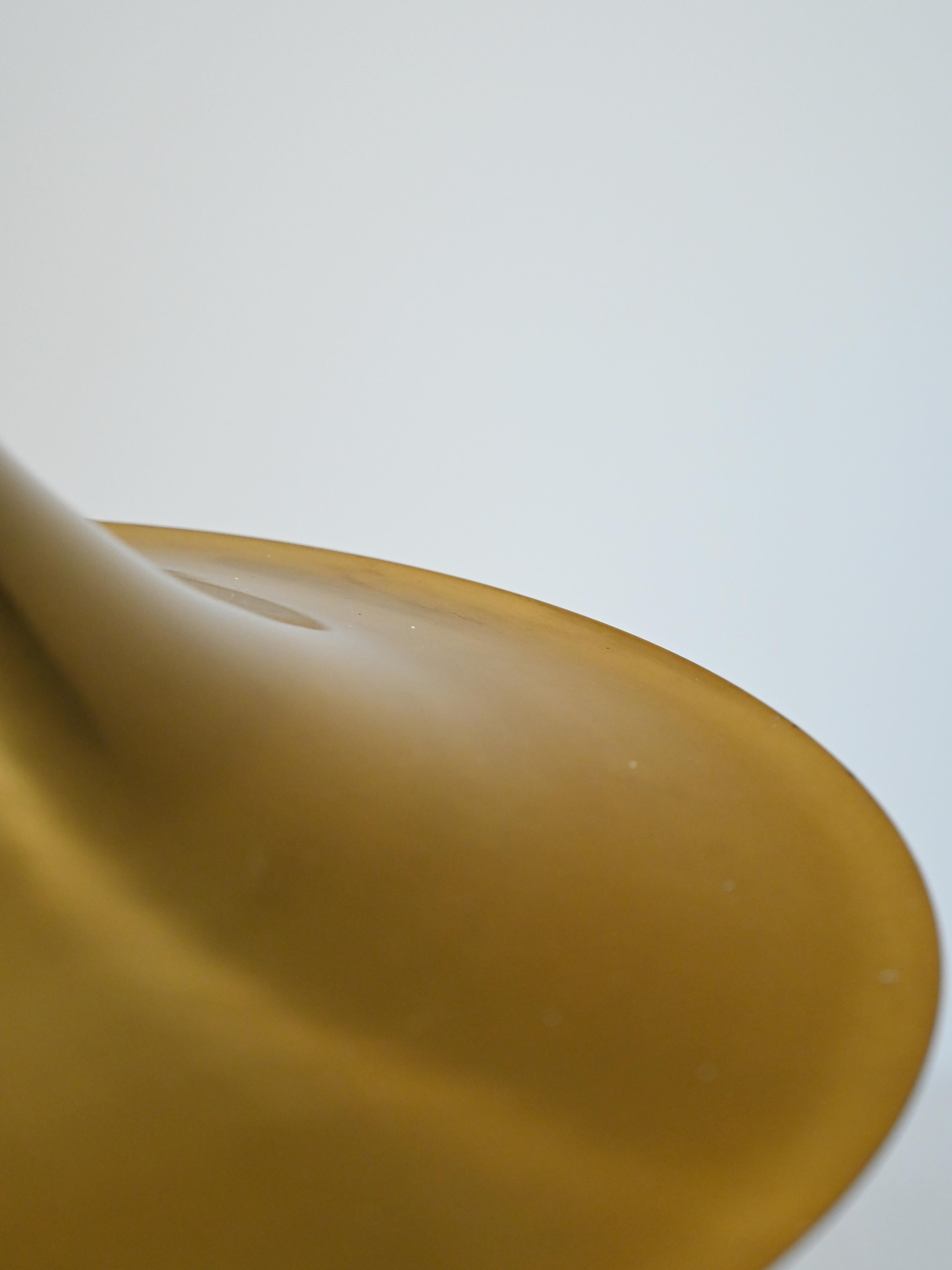 Lampada a sospensione in ottone attribuita a Claus Bonderup & Torsten Thorup In Good Condition For Sale In Brescia, IT