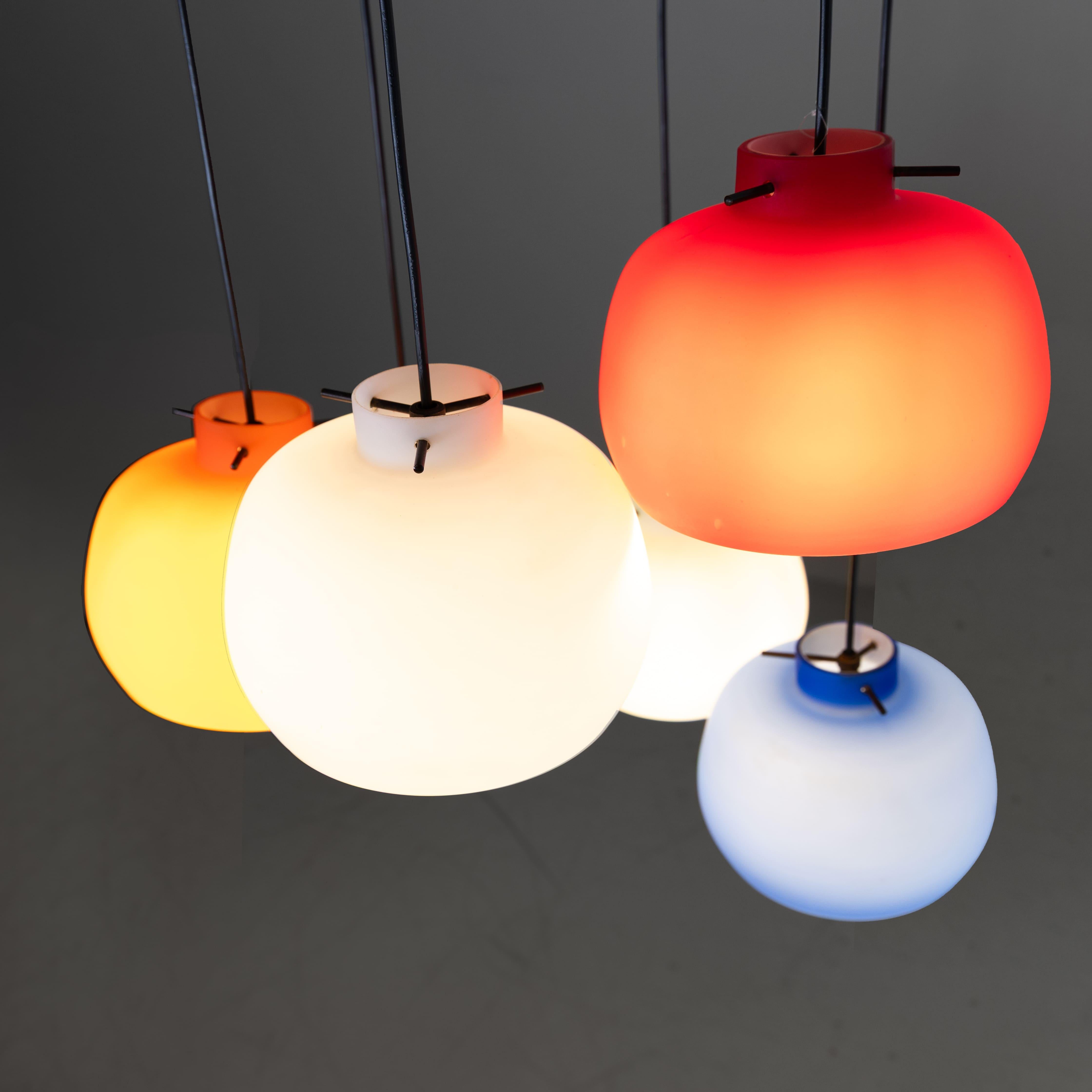 Hängeleuchte aus farbigem Glas, 1960 (Italian) im Angebot